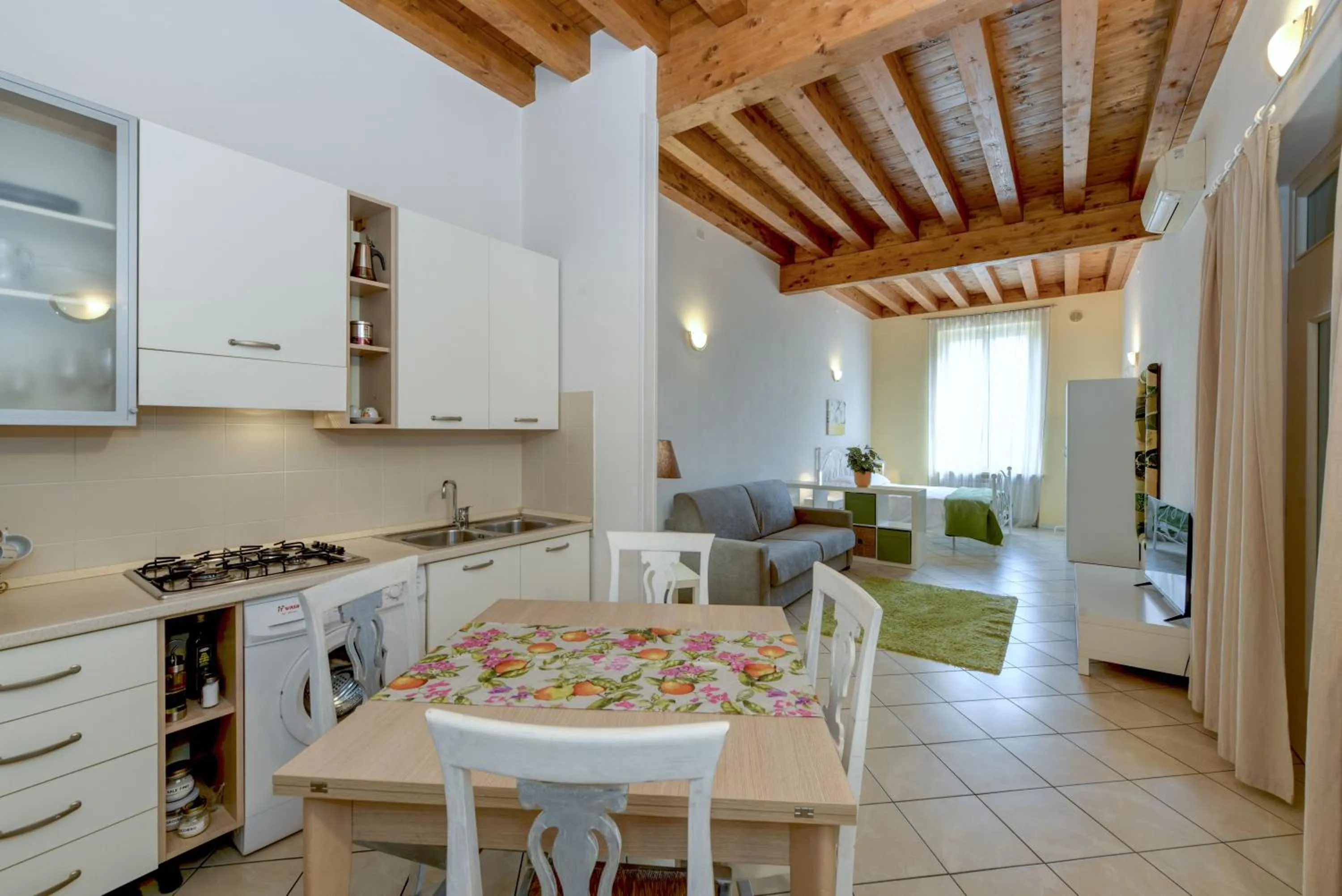 Dining area in Flowers Apartments