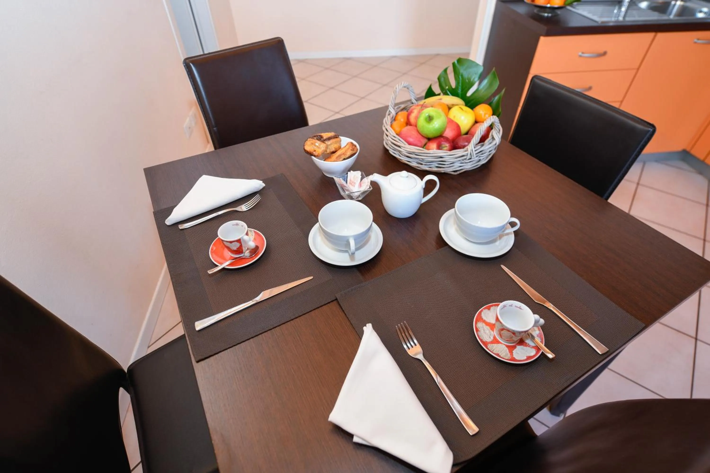 Food and drinks in Flowers Apartments