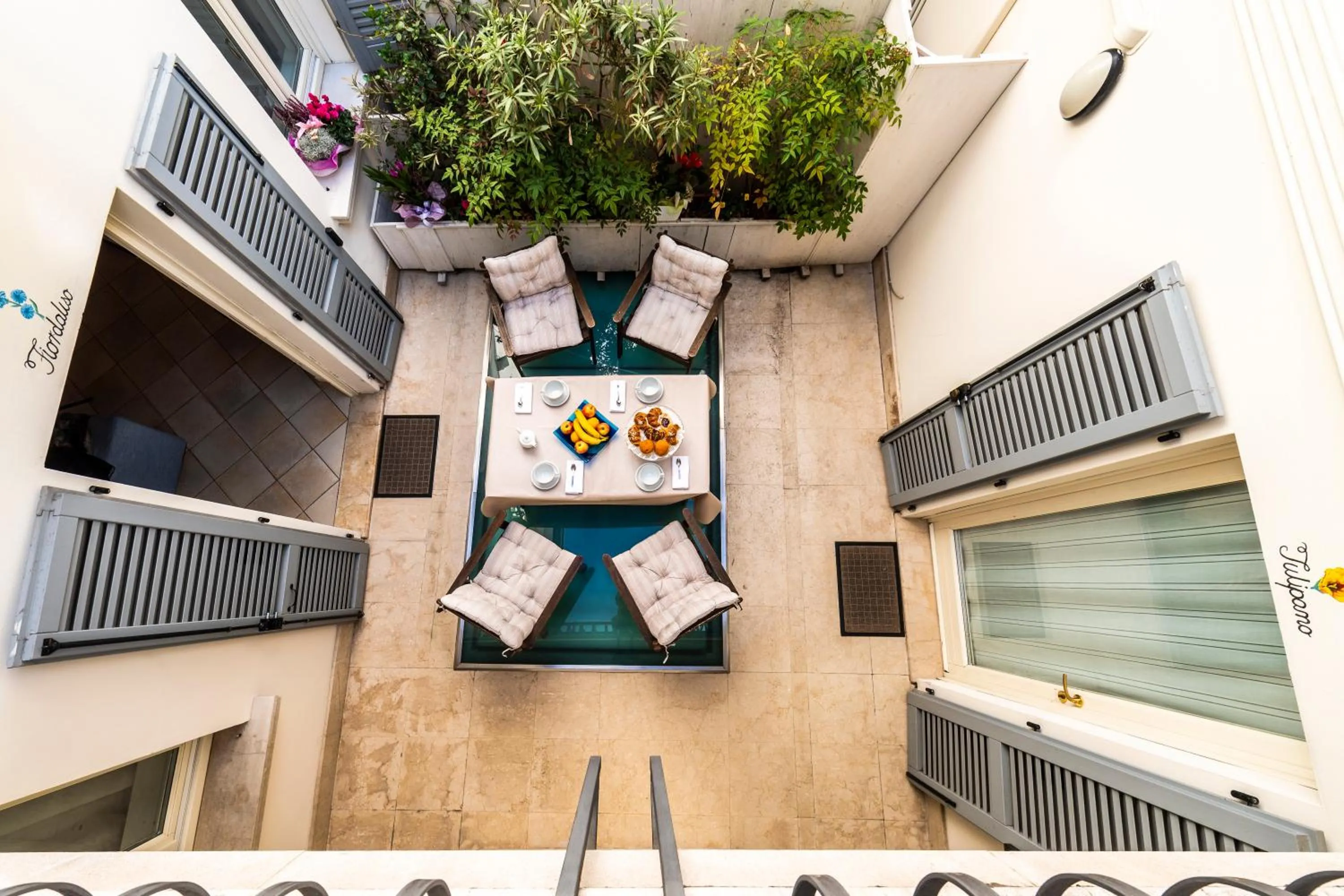 Inner courtyard view in Flowers Apartments