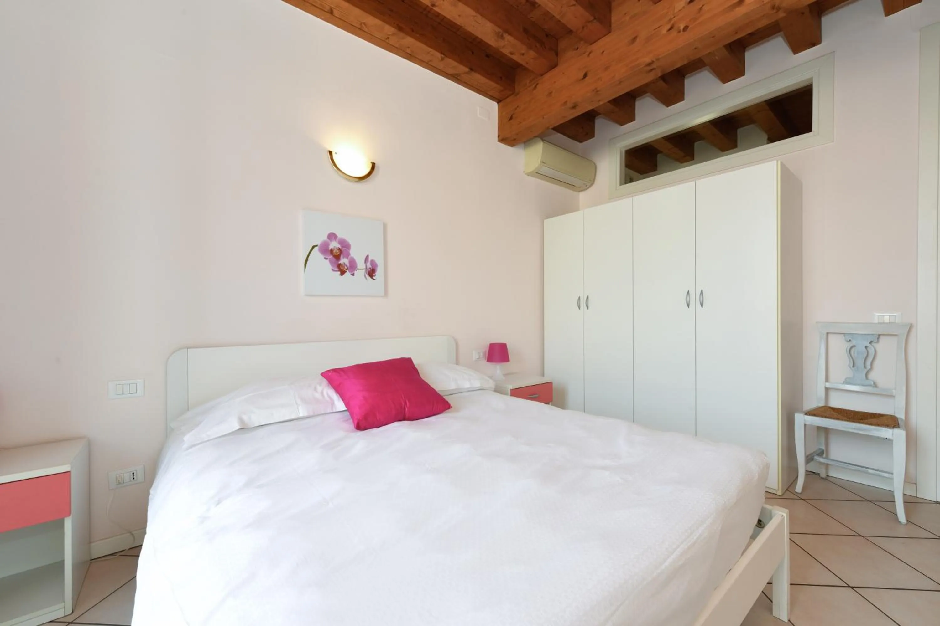 wardrobe, Bed in Flowers Apartments