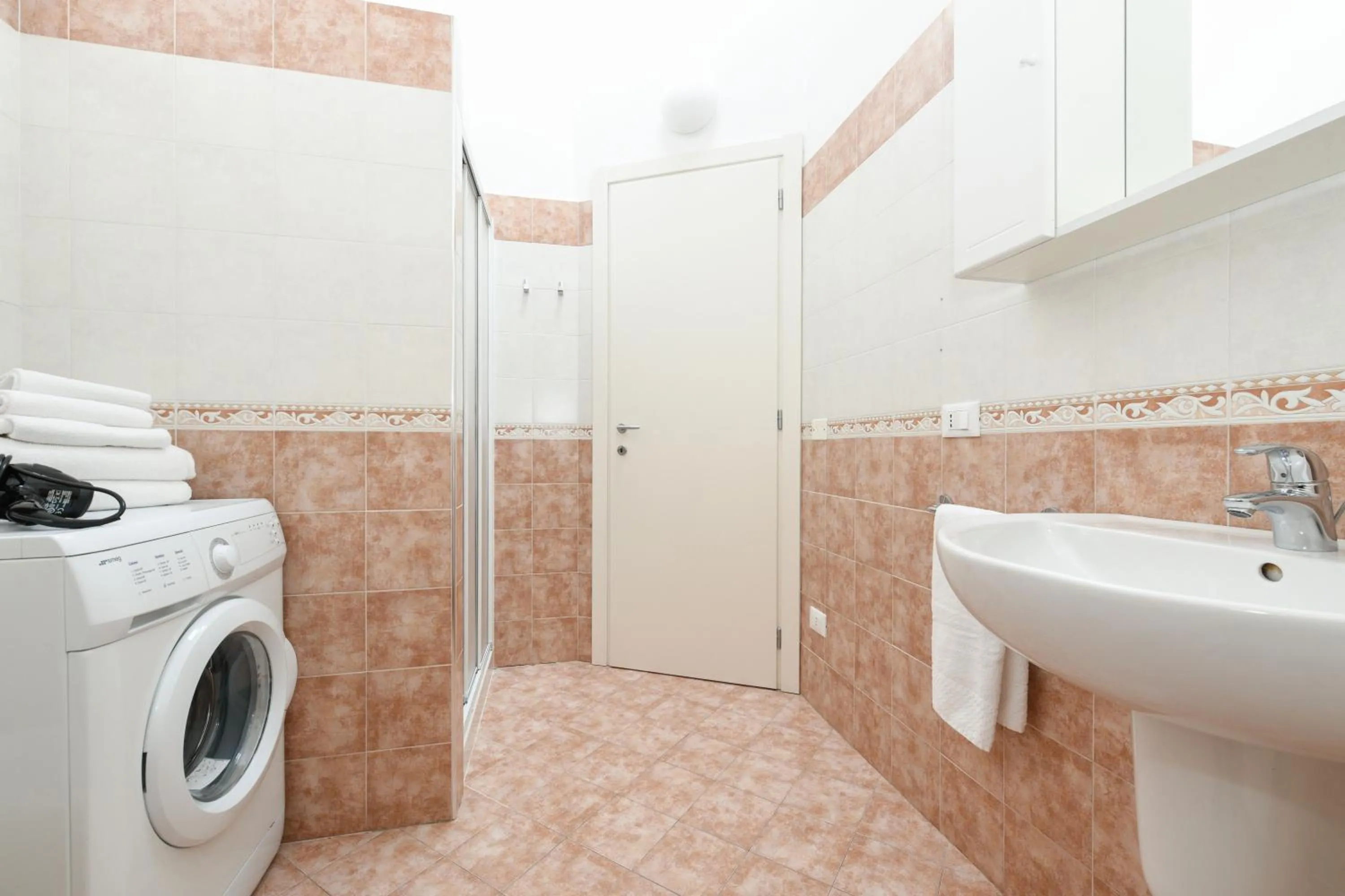 washing machine in Flowers Apartments