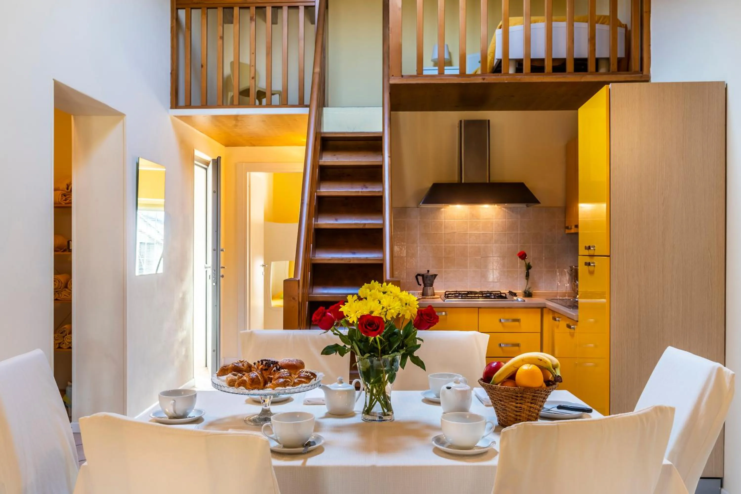 Kitchen or kitchenette in Flowers Apartments