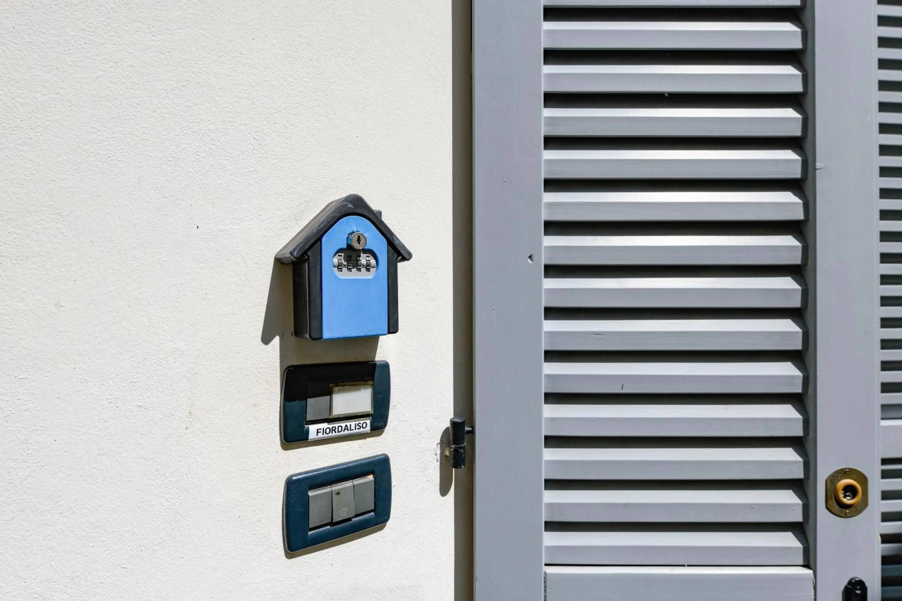 Decorative detail in Flowers Apartments