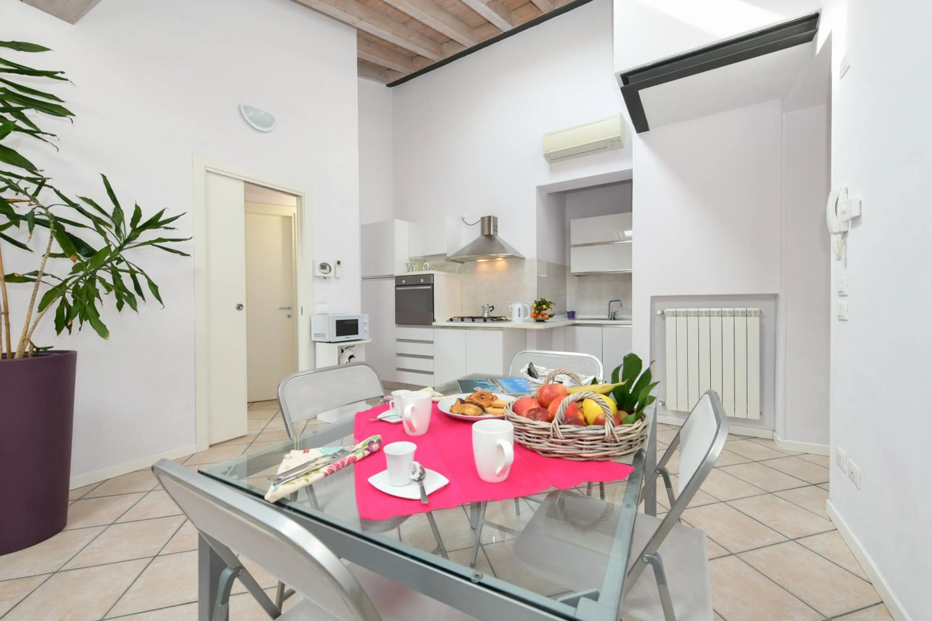 Dining area in Flowers Apartments
