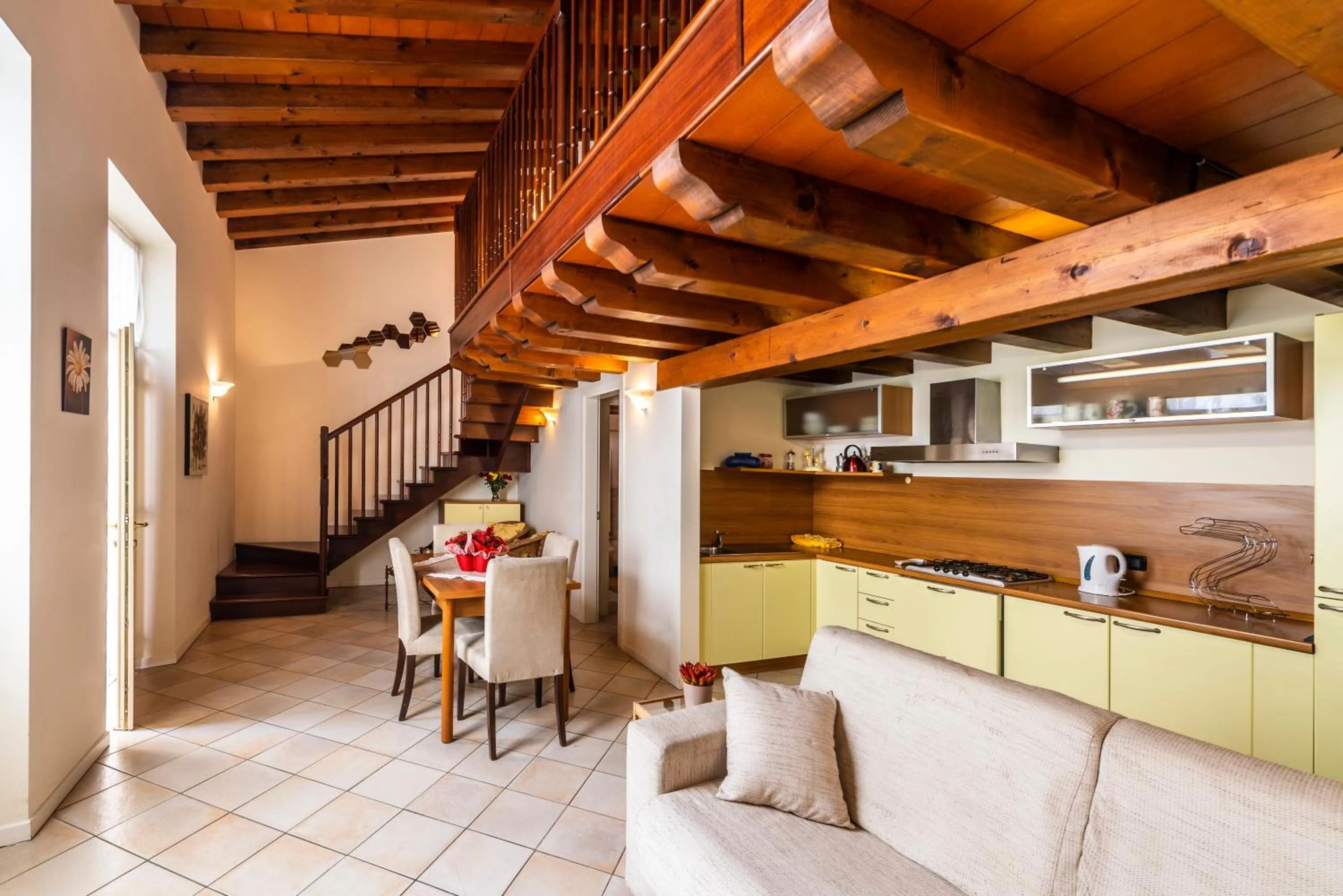 Dining area in Flowers Apartments