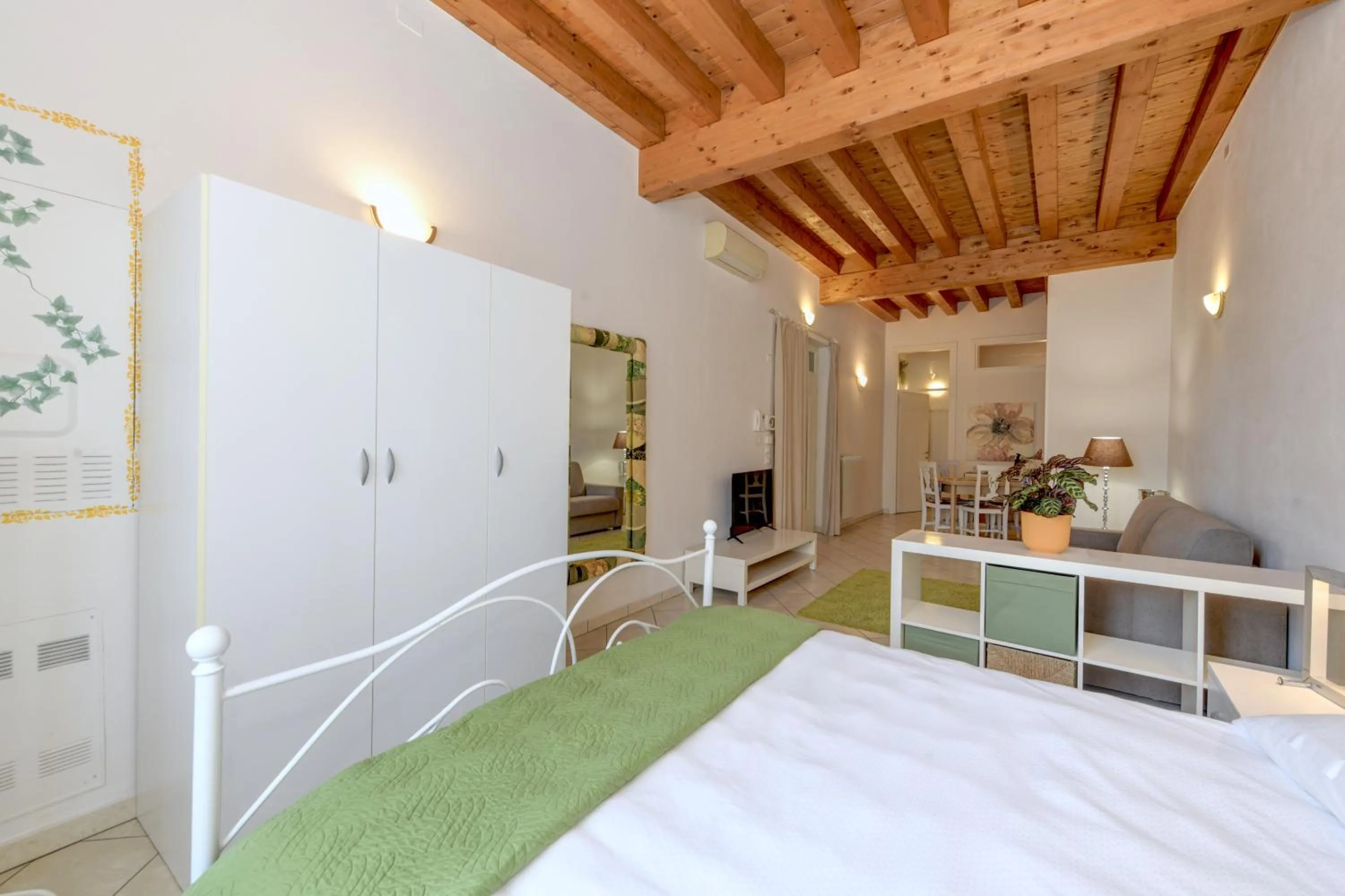 wardrobe, Bed in Flowers Apartments