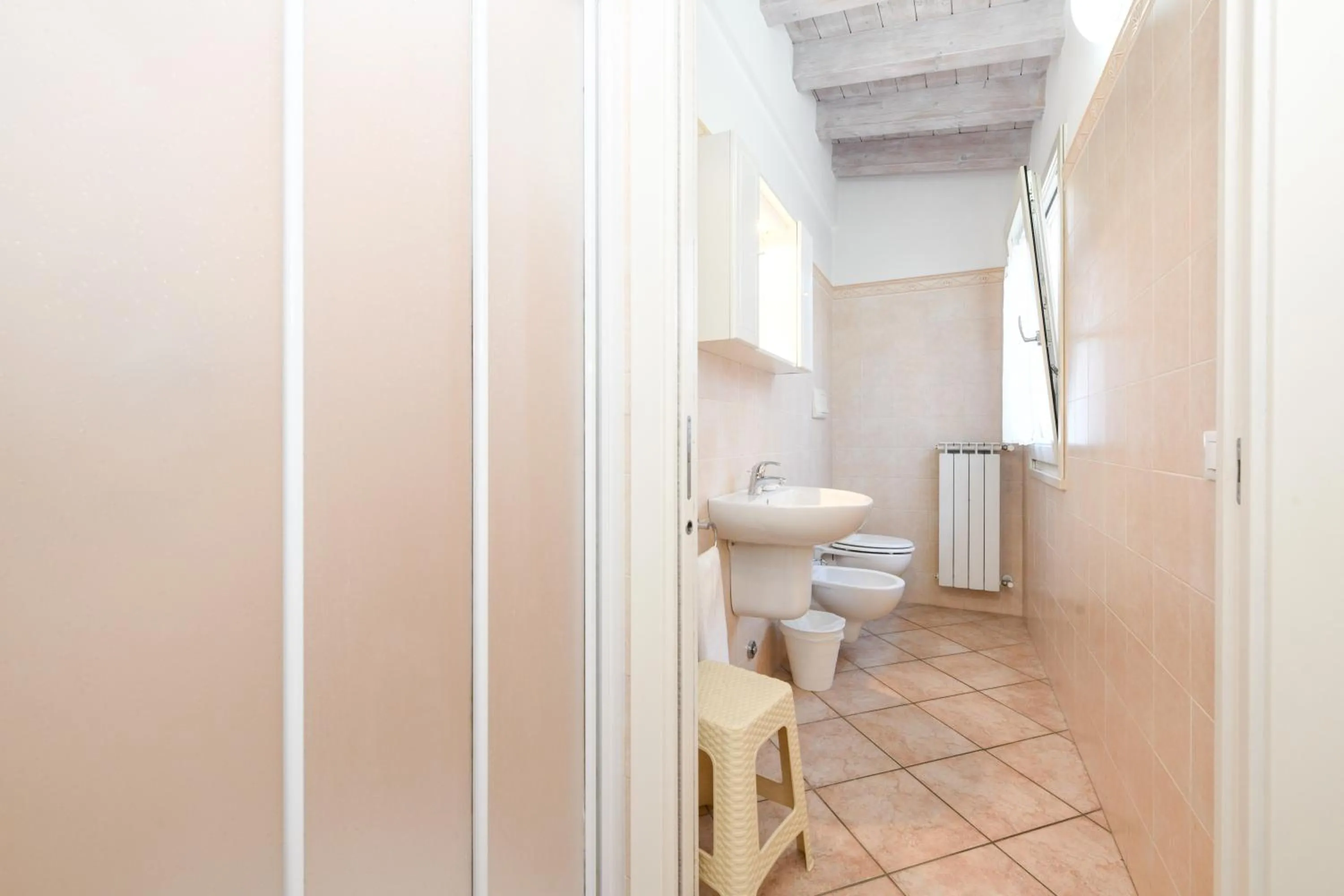 Bathroom in Flowers Apartments