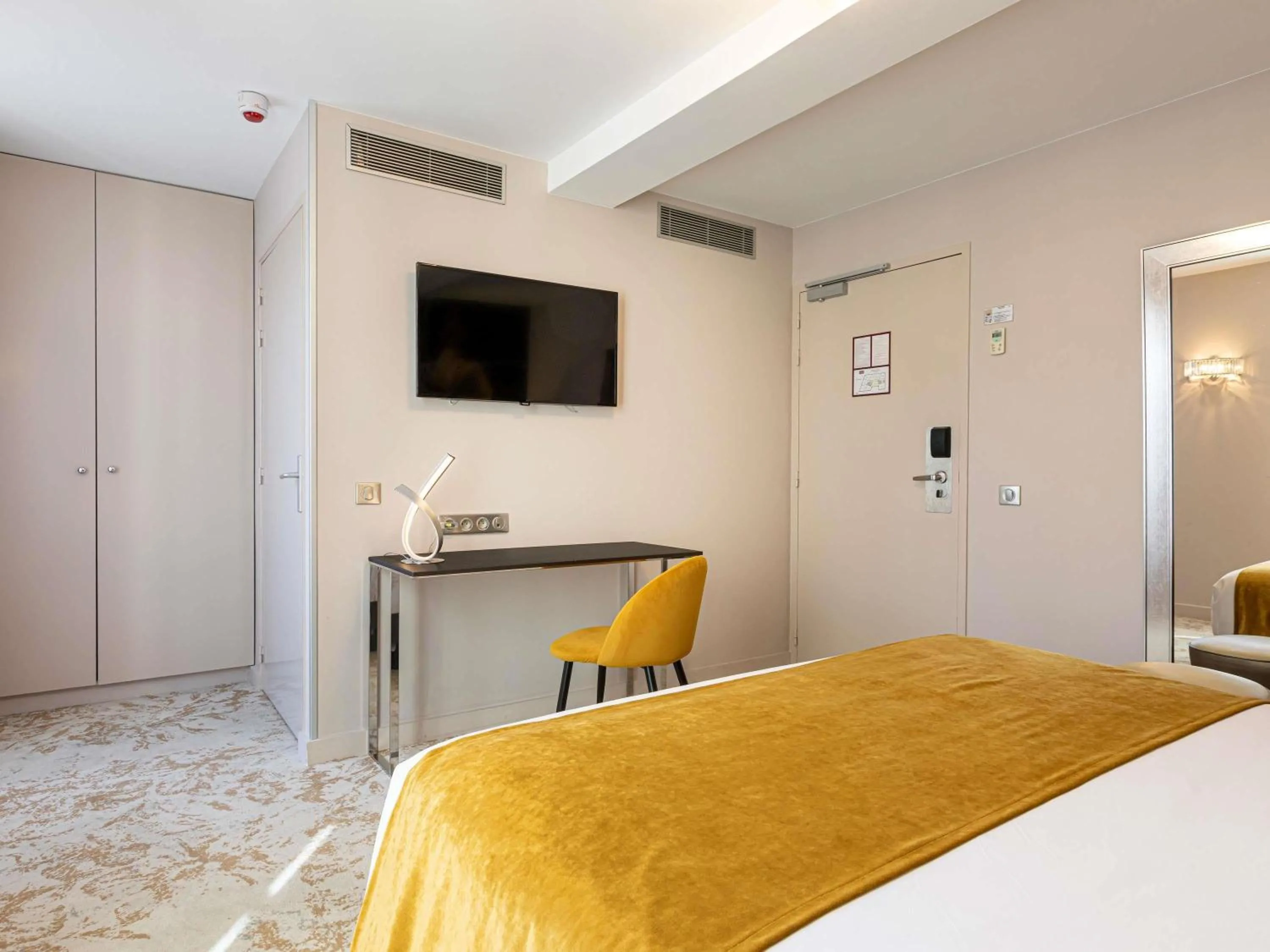 Bedroom, Bed in Mercure Paris Place d'Italie