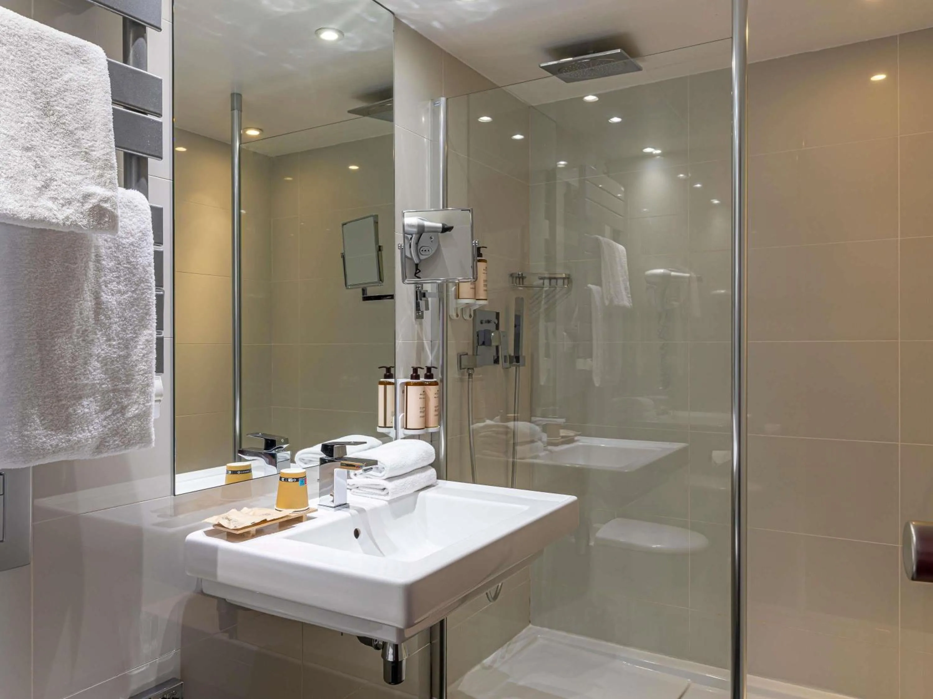 Bedroom in Mercure Paris Place d'Italie