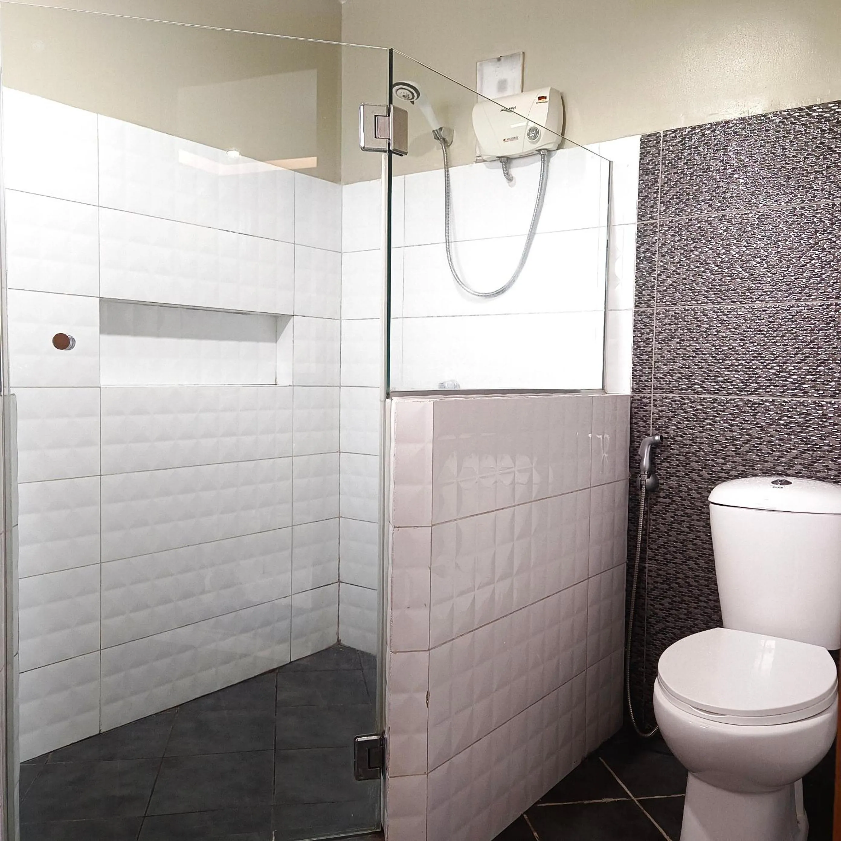 Toilet in Alley 8 Makati