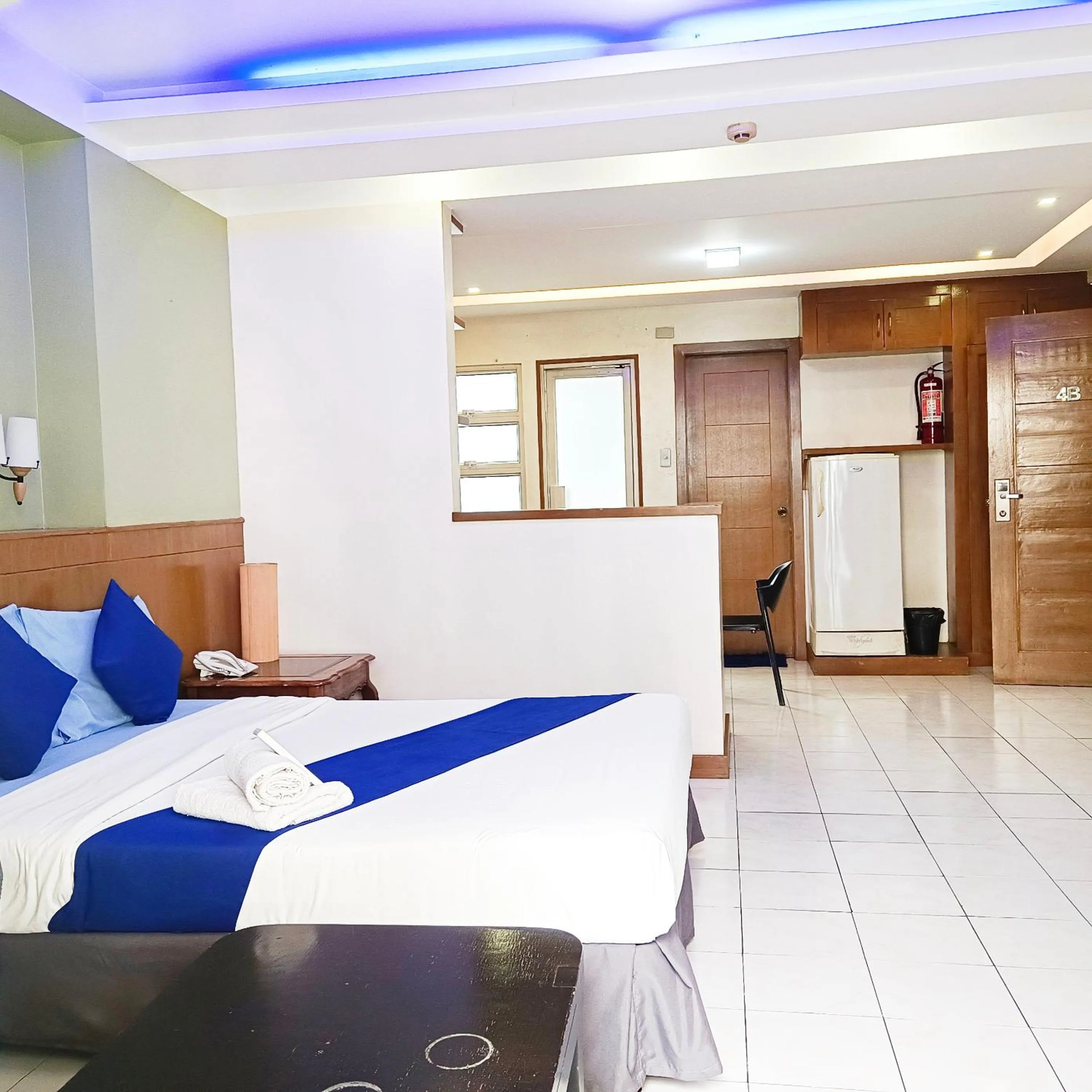 Bedroom, Bed in Alley 8 Makati