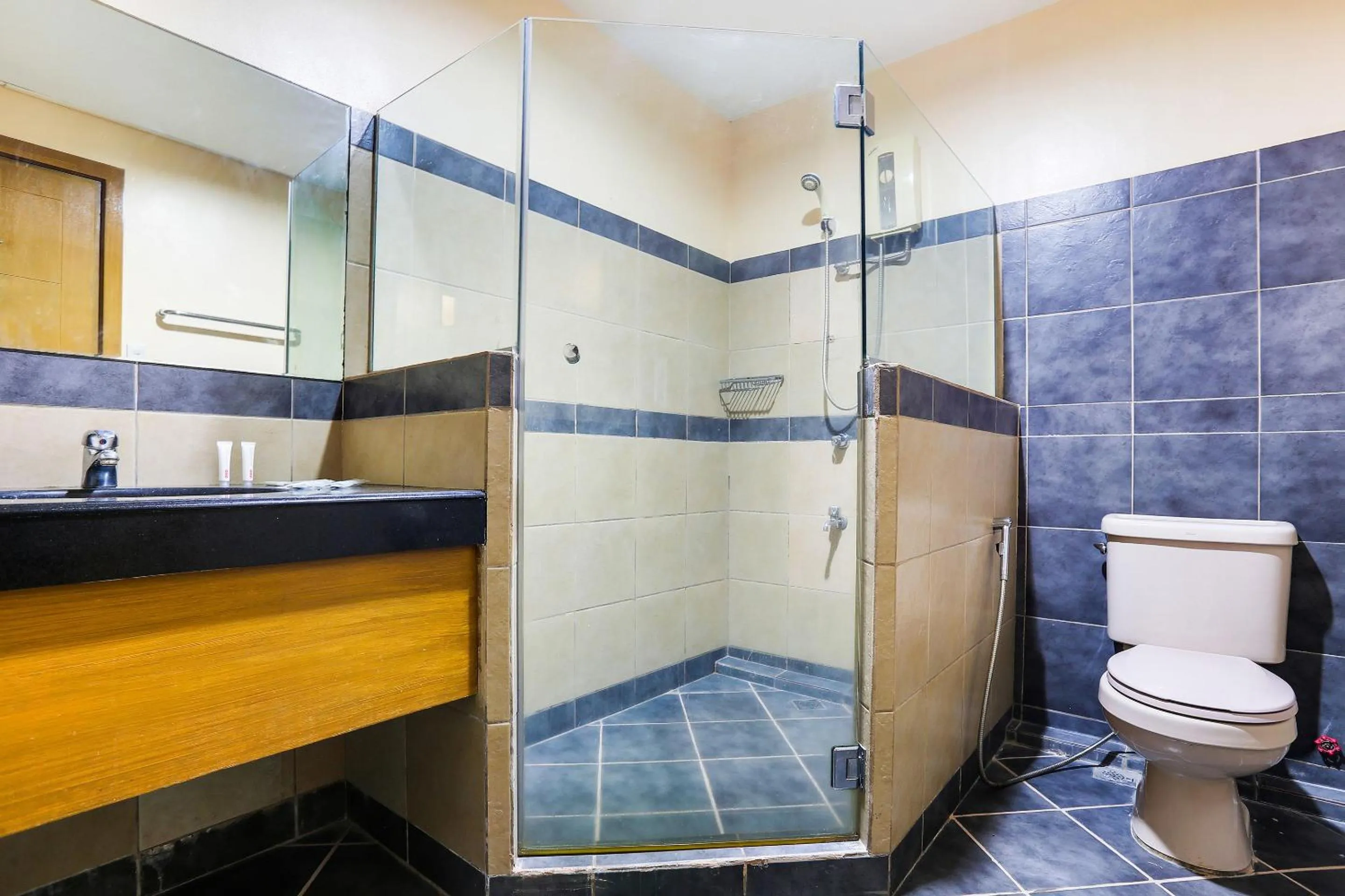 Bathroom in Alley 8 Makati