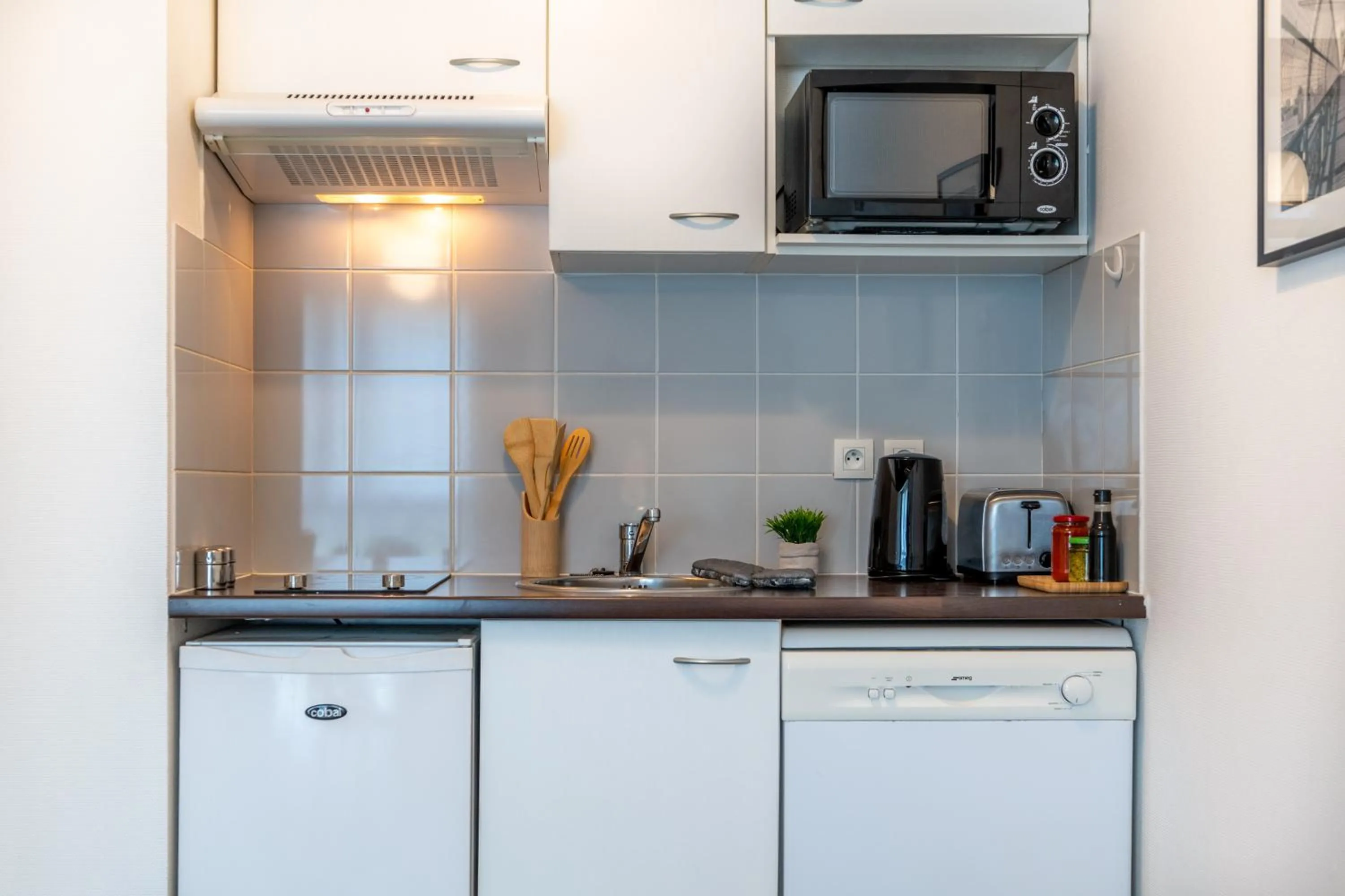 kitchen in Nemea Appart Hotel Toulouse Aéroport