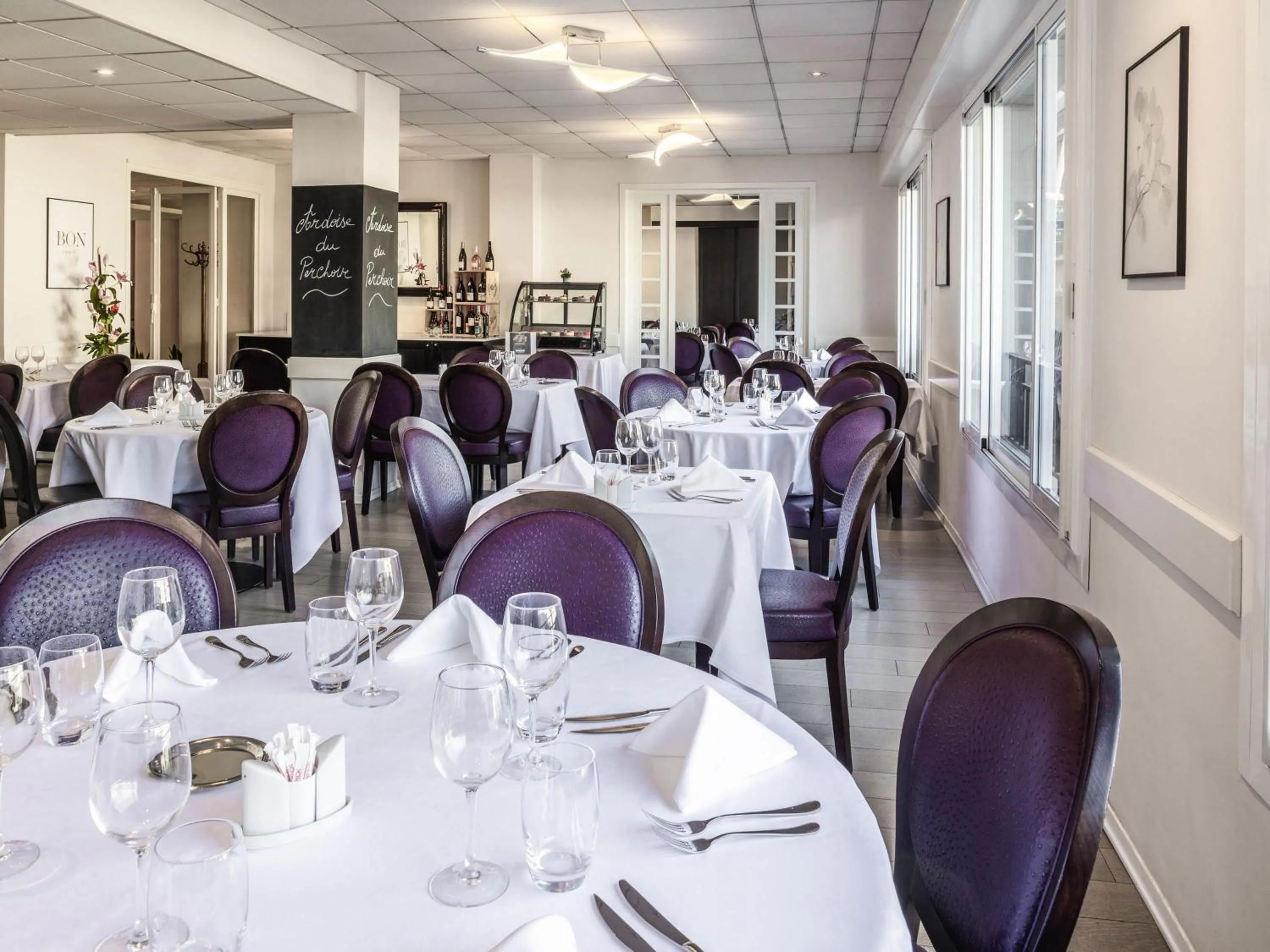 Restaurant/places to eat in Mercure Lourdes Impérial