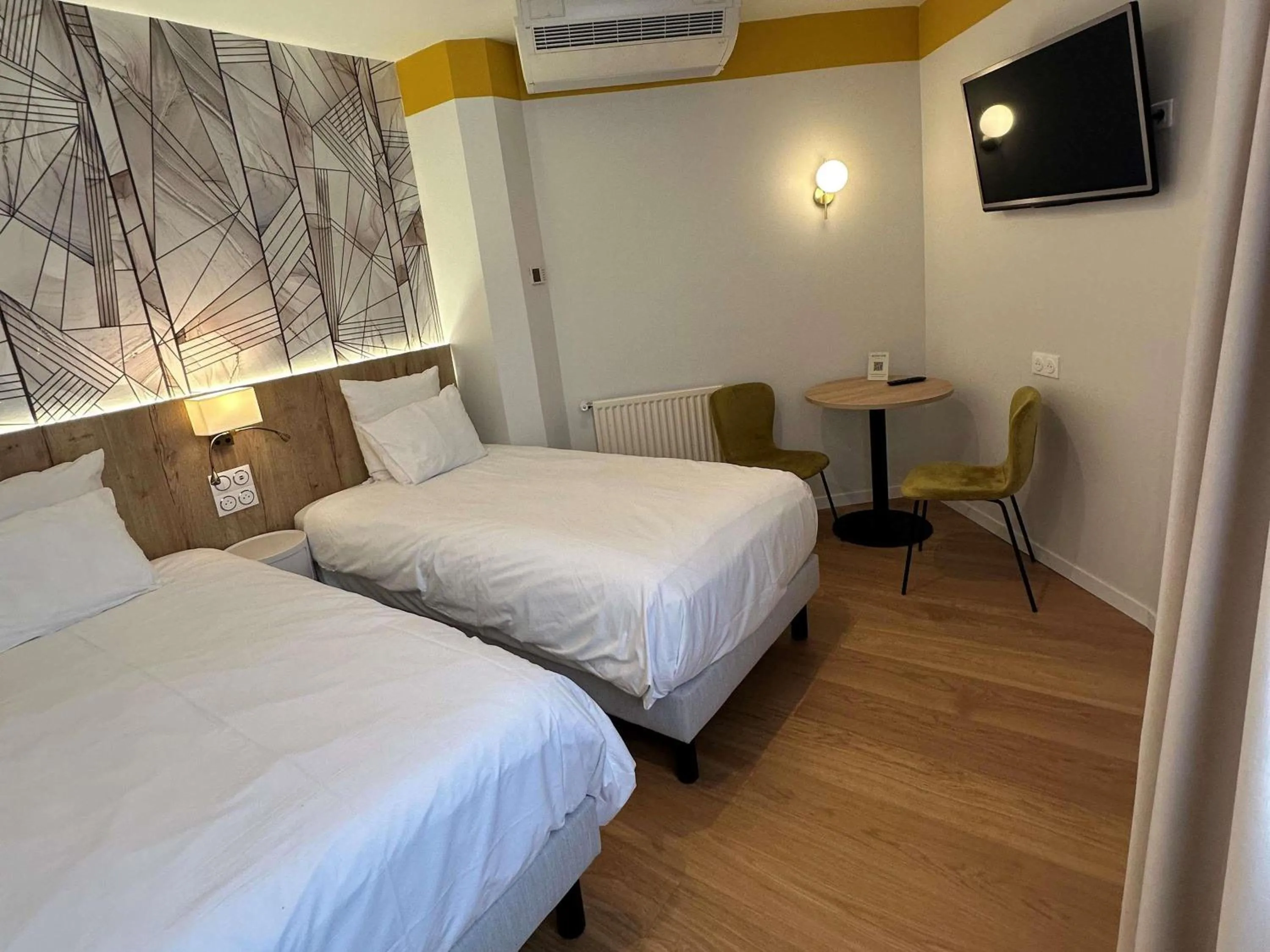 Bedroom, Bed in Mercure Lourdes Impérial