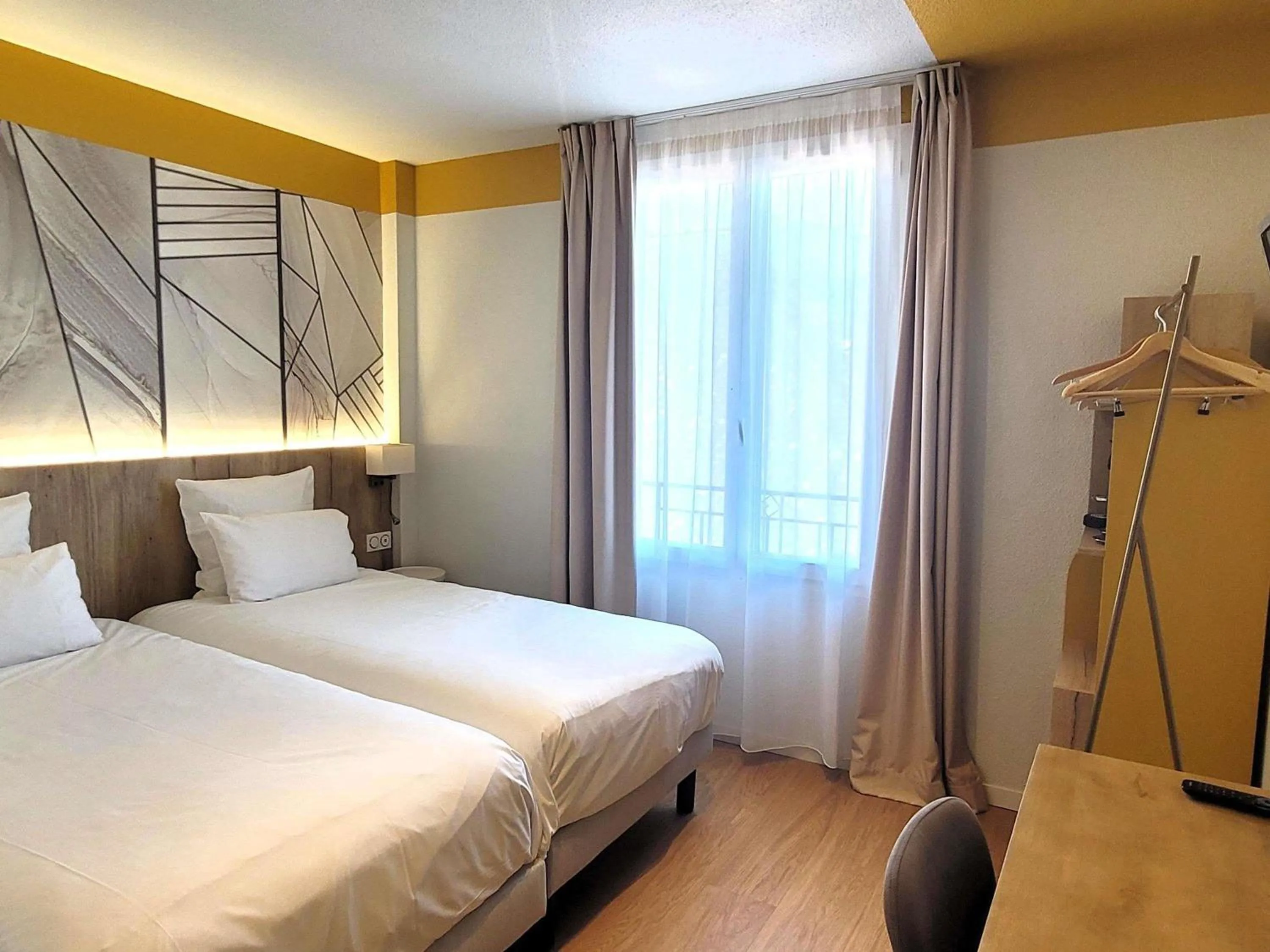 Bedroom, Bed in Mercure Lourdes Impérial