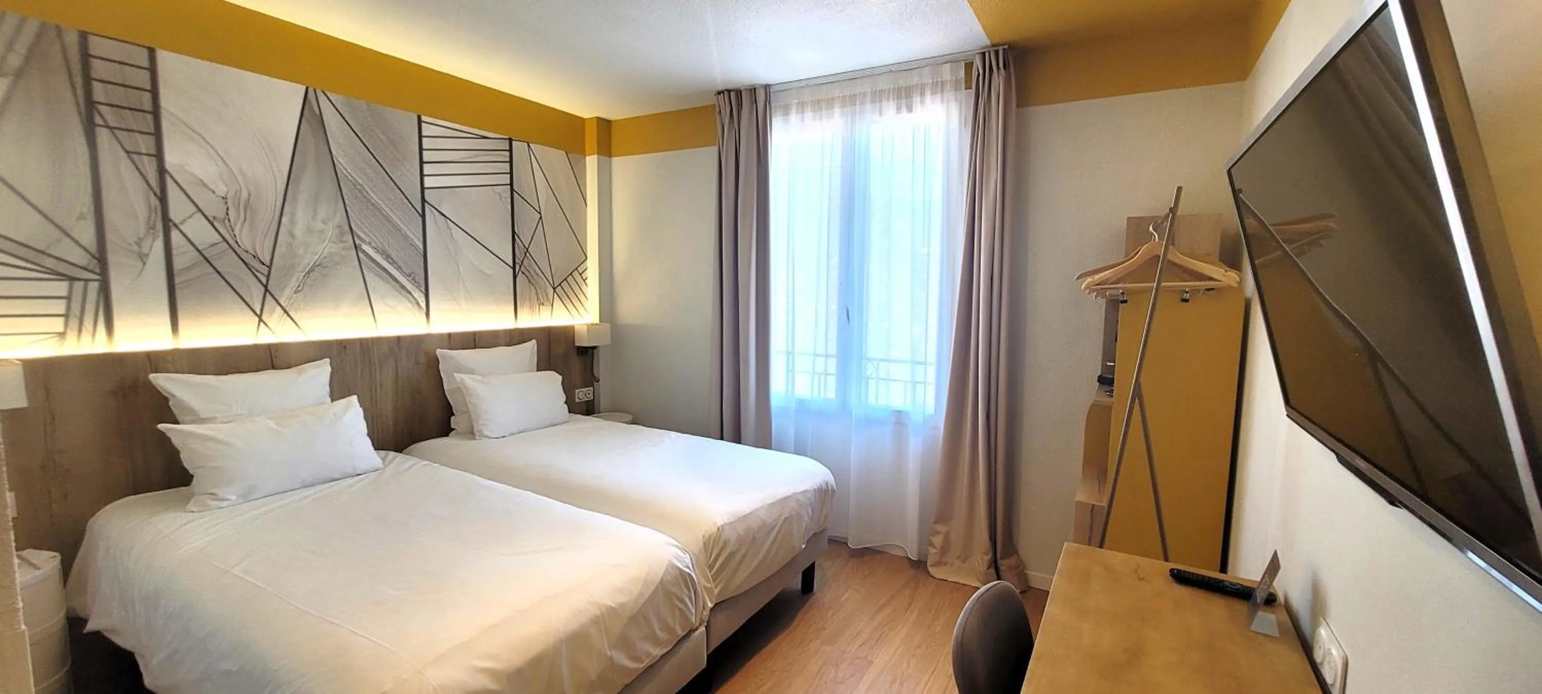 Bed in Mercure Lourdes Impérial