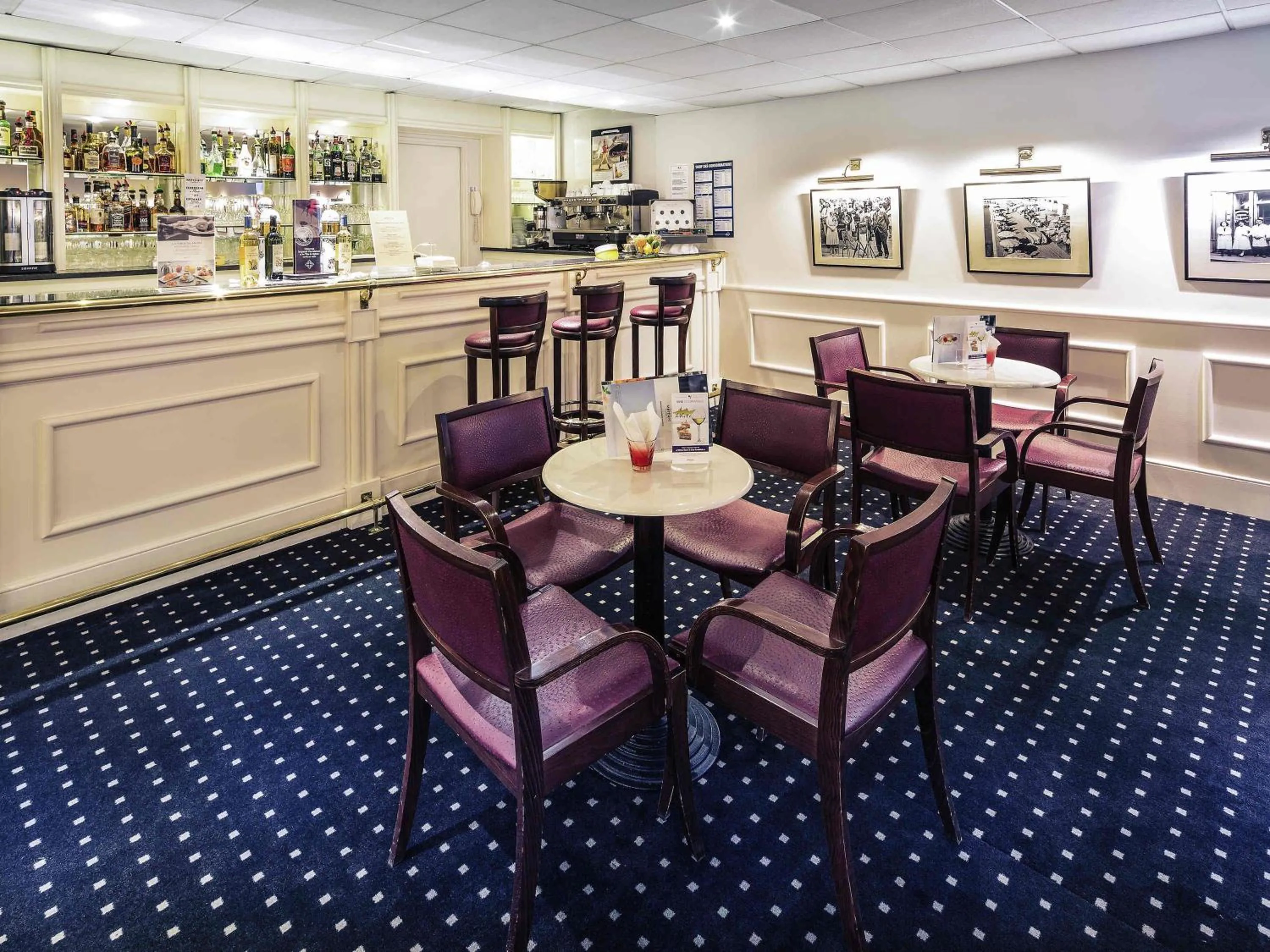 Lounge or bar in Mercure Lourdes Impérial