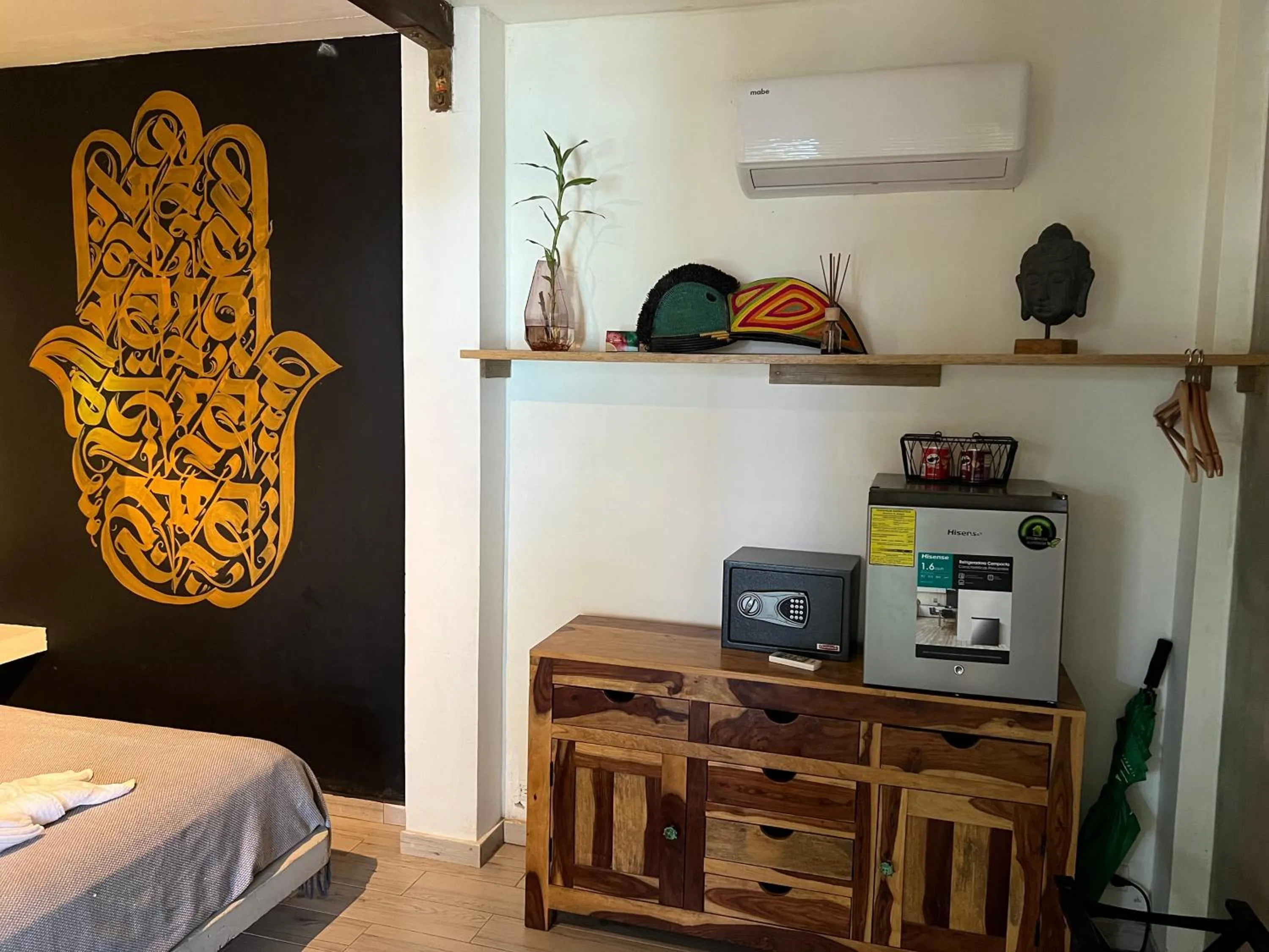 Photo of the whole room in Saboga Lodge