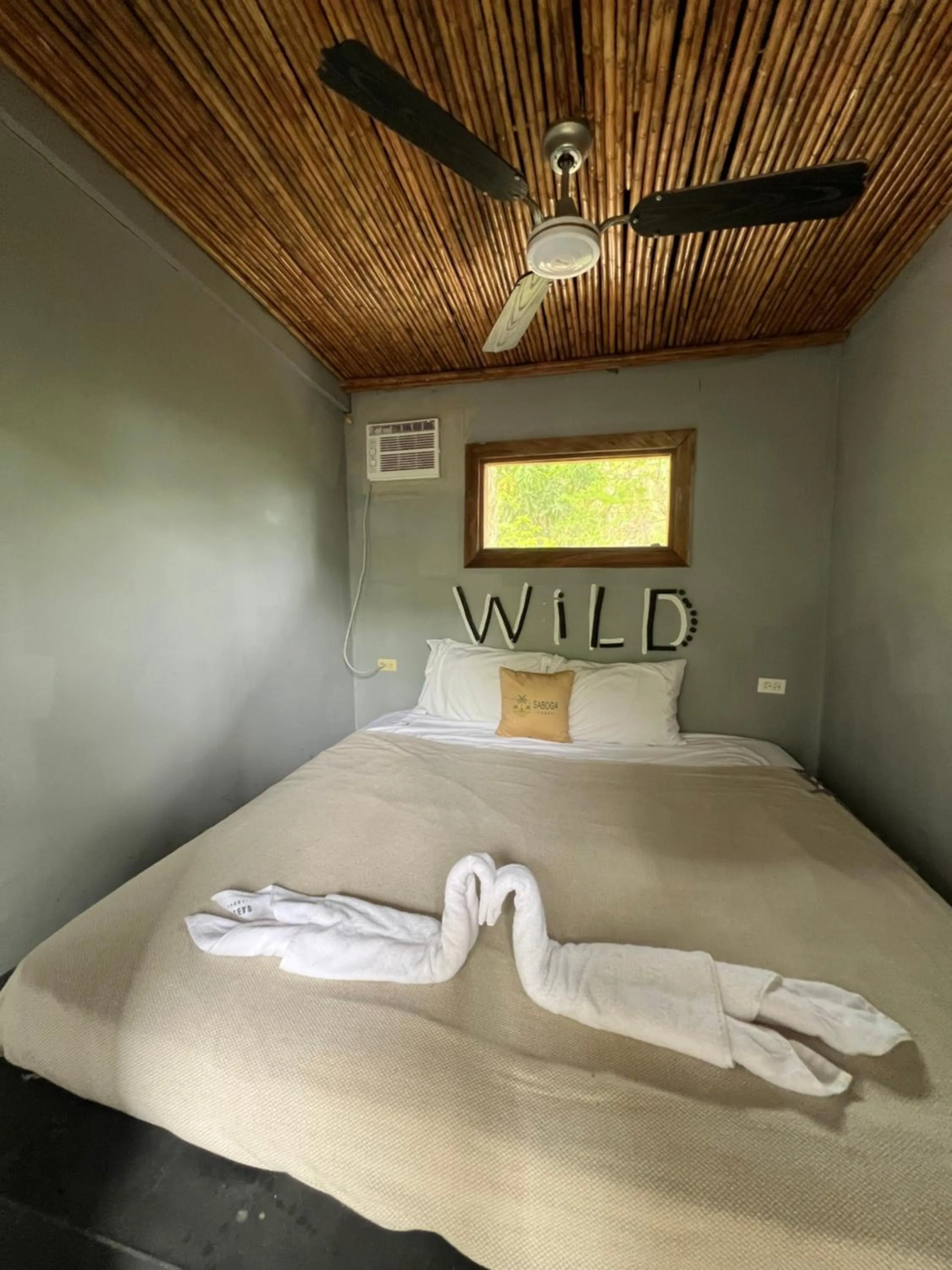 Bed in Saboga Lodge