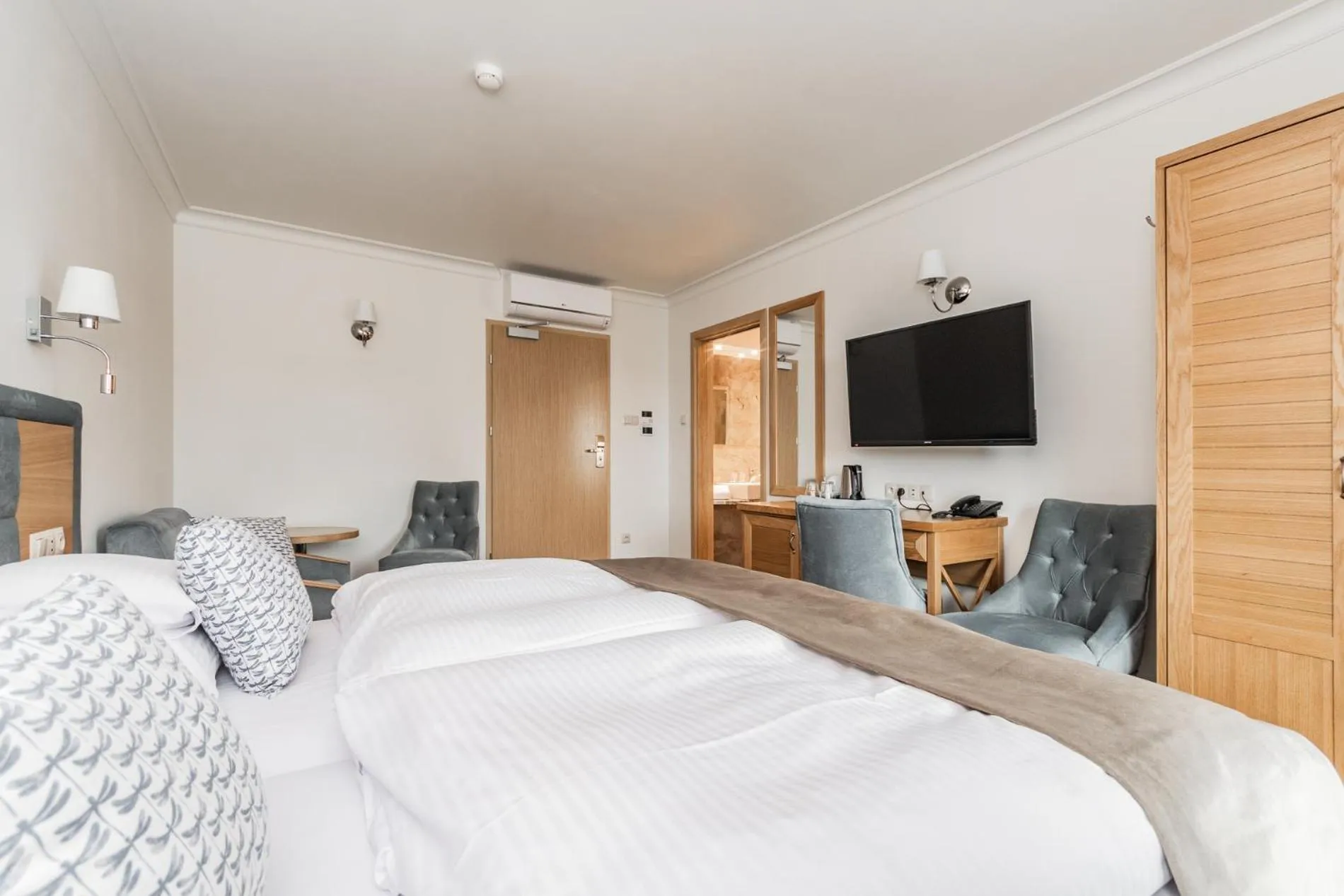 Photo of the whole room, Bed in Hotel Kahlberg