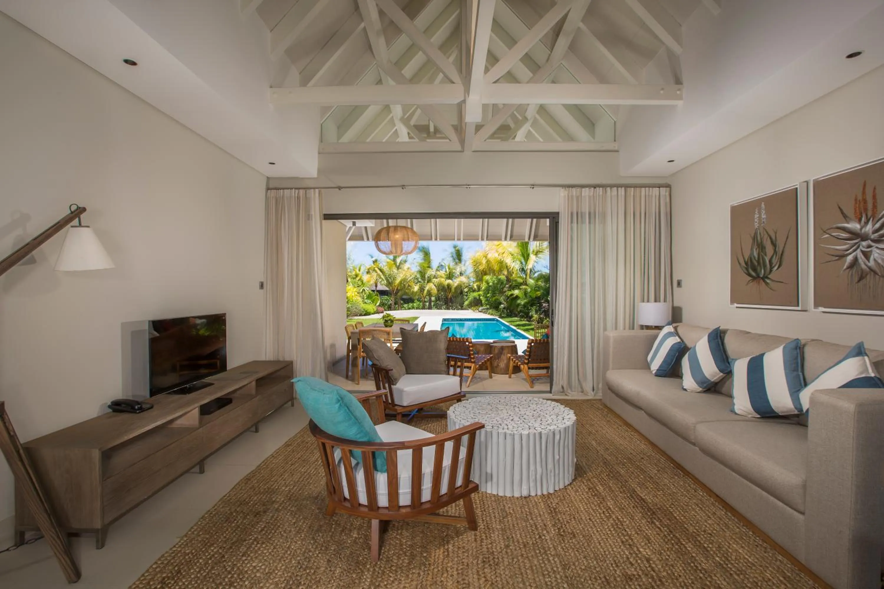 TV and multimedia in Anahita Golf & Spa Resort