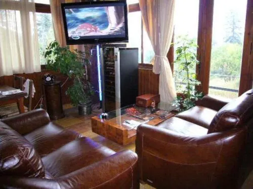 Communal lounge/ TV room in Hôtel Les Chamois