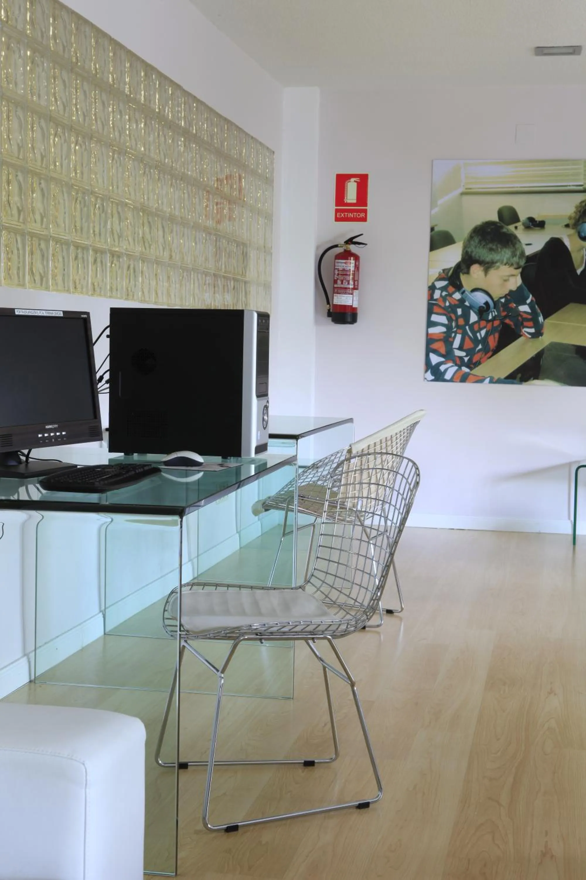 Communal lounge/ TV room in Hotel Escuela Madrid