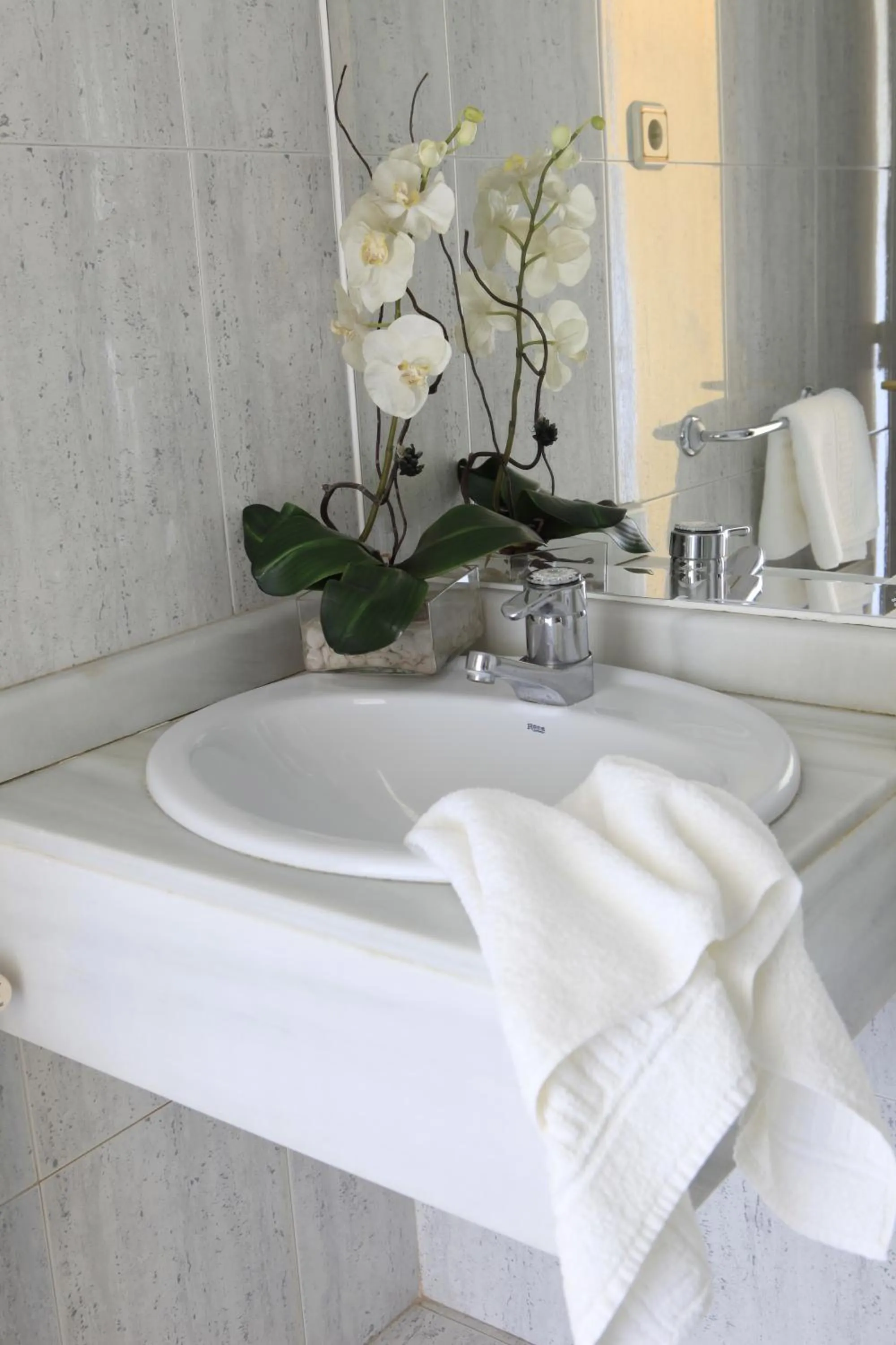 Toilet in Hotel Escuela Madrid