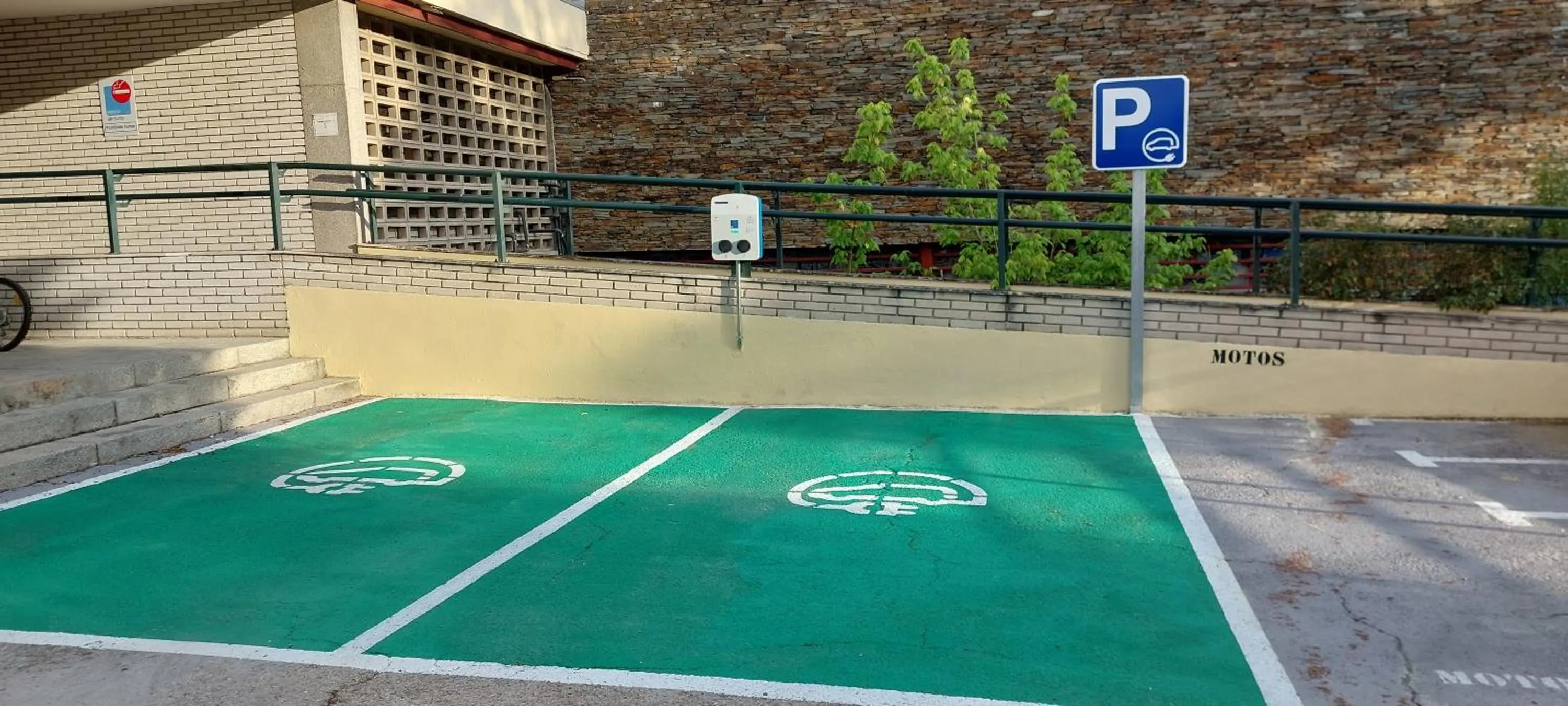 Property building in Hotel Escuela Madrid