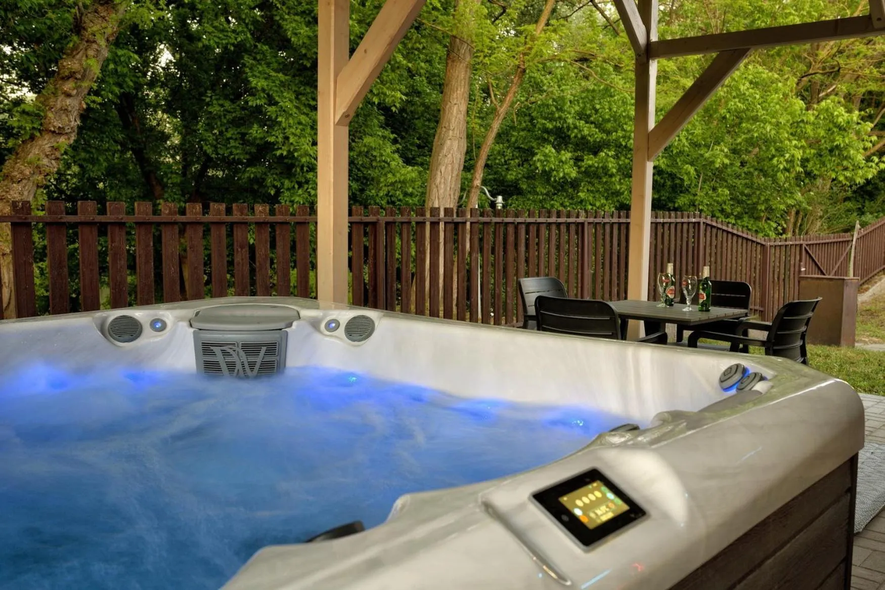 Hot Tub in Parti Üdülő