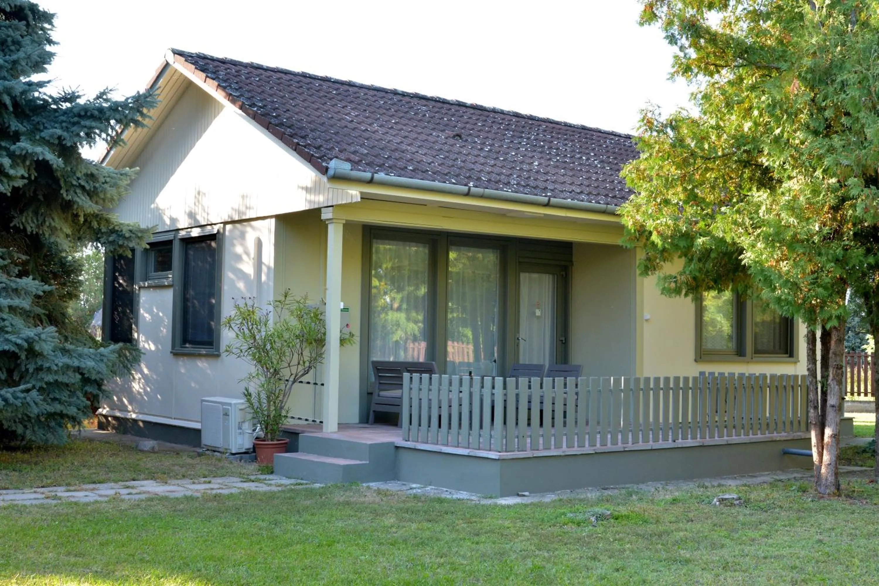 Facade/entrance in Parti Üdülő