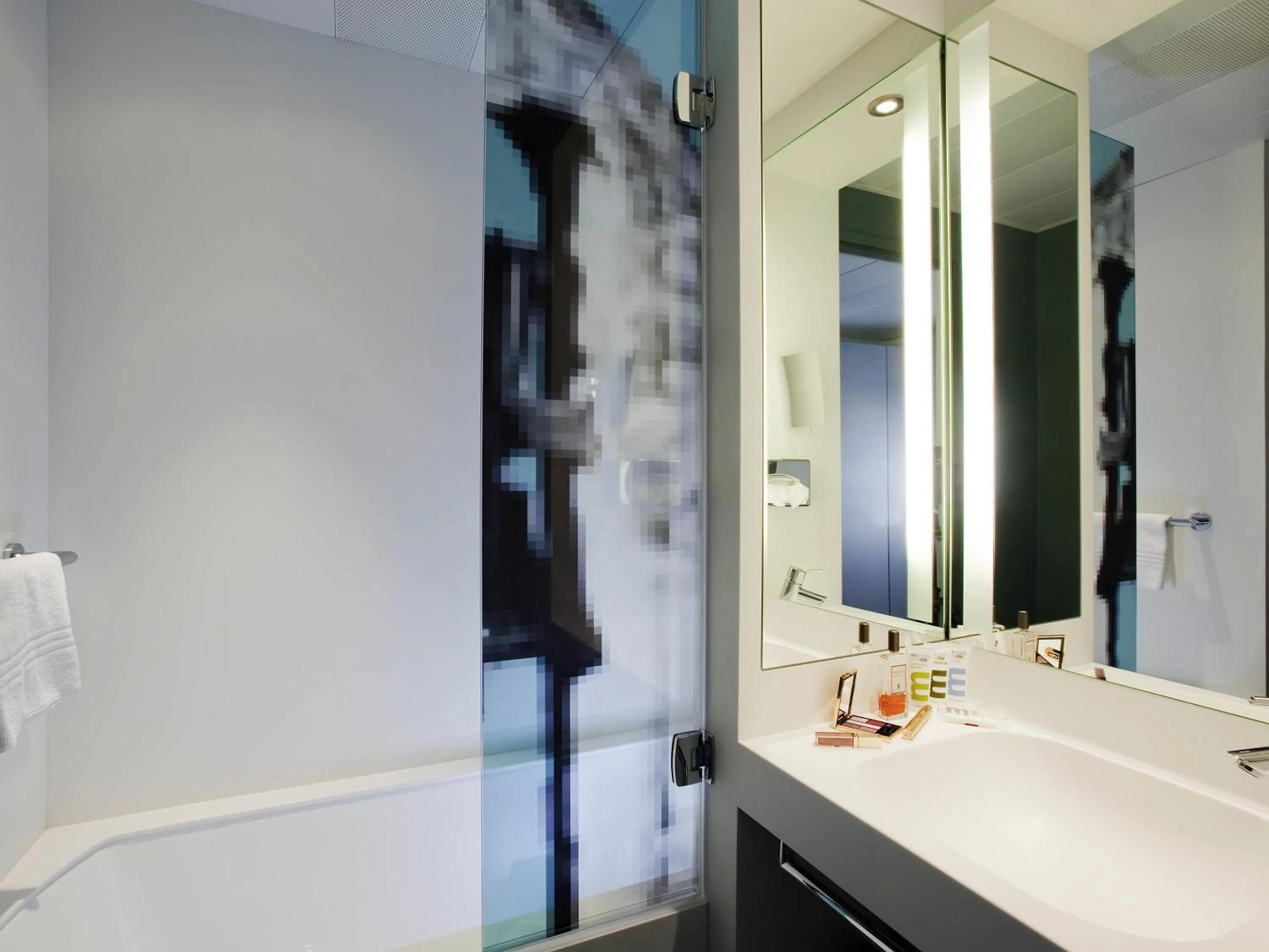 Bedroom in Mercure Pont d’Avignon Centre