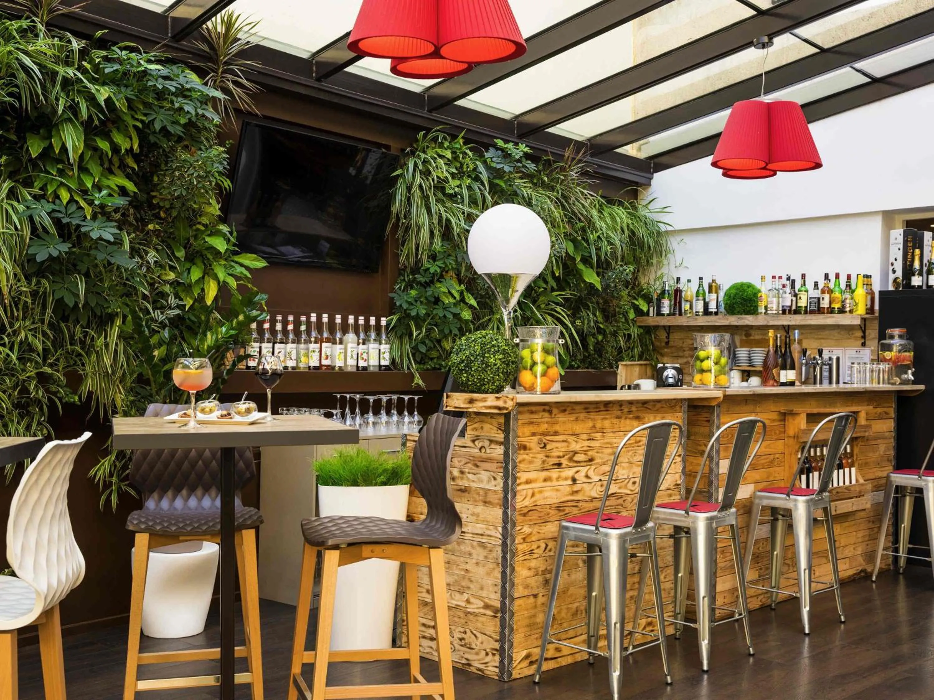 Lounge or bar in Mercure Pont d’Avignon Centre