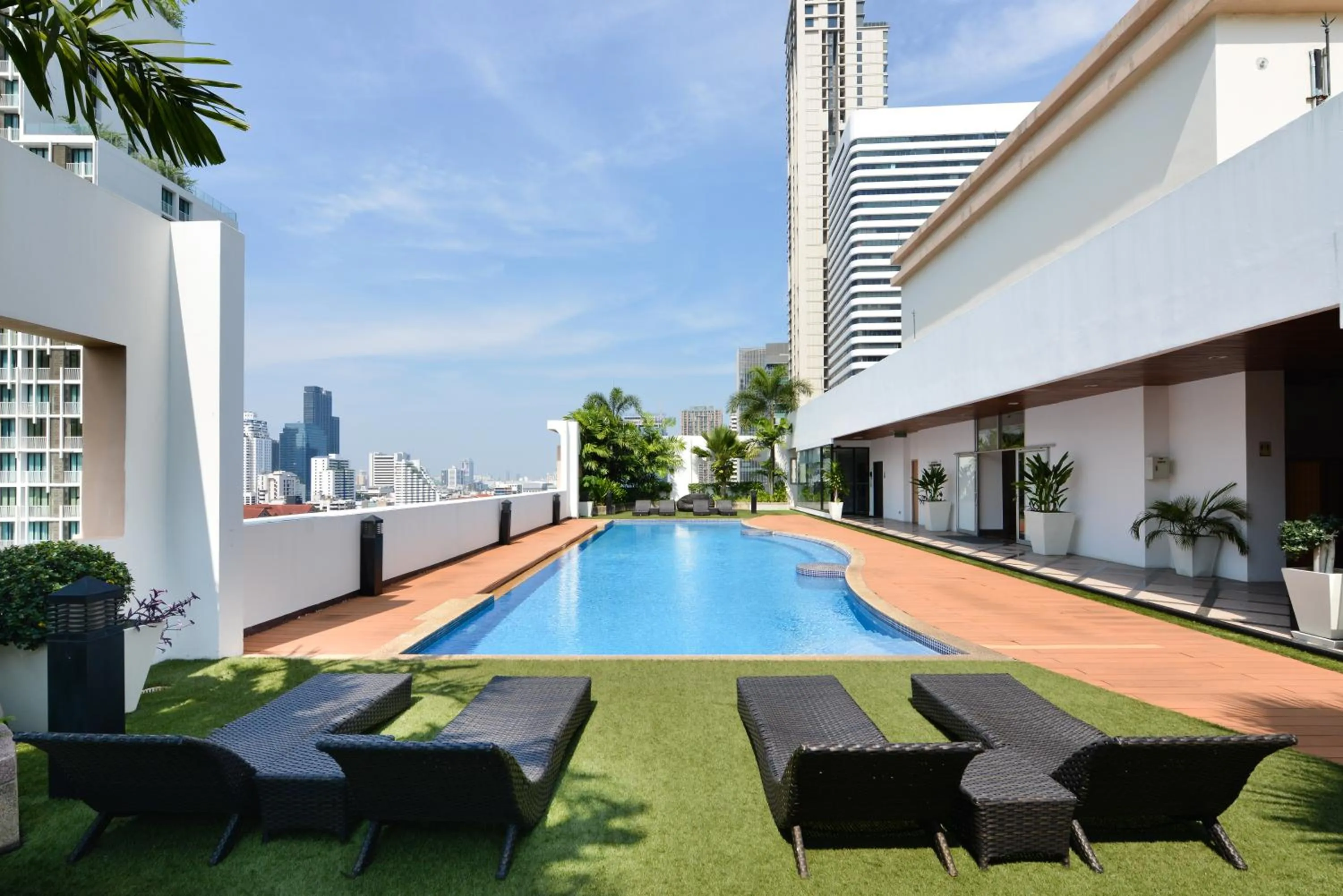 Swimming pool in Grand Asoke Suites Boutique Residence