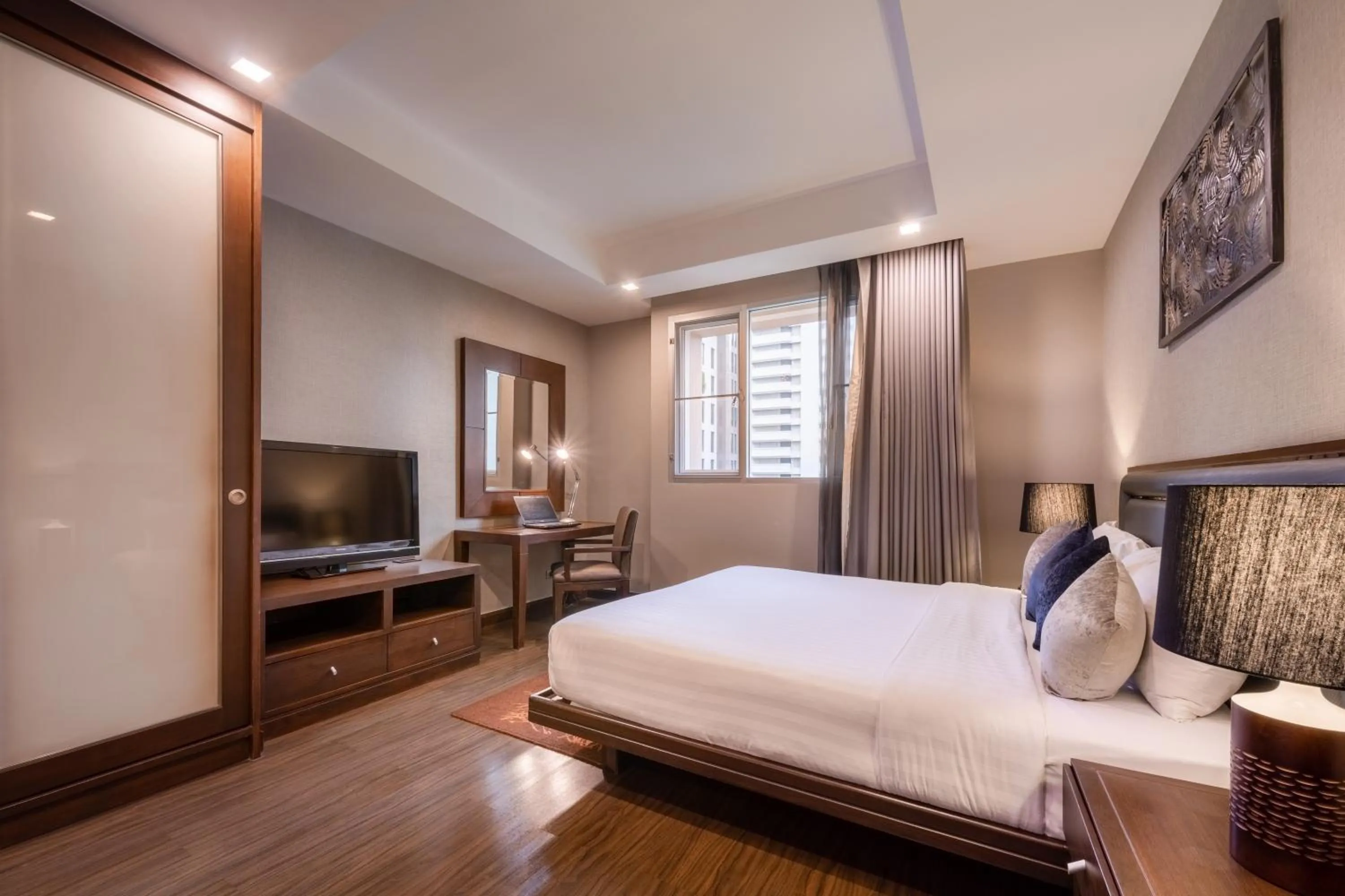 Dining area, Bed in Grand Asoke Suites Boutique Residence