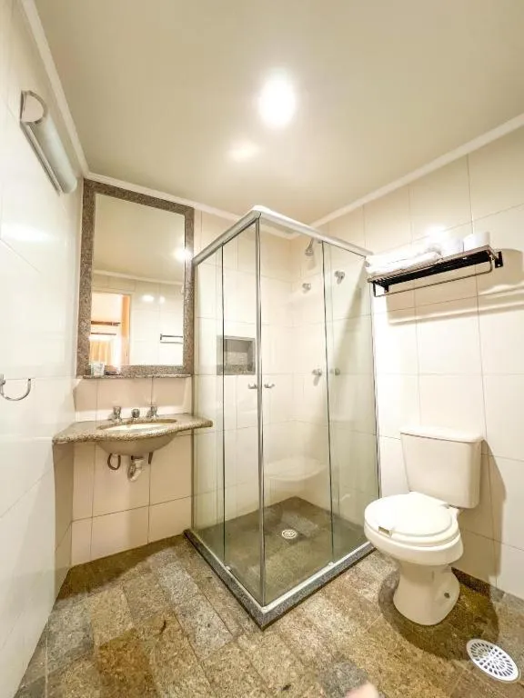 Bathroom in Uberaba Apart Hotel by Easy Hotéis