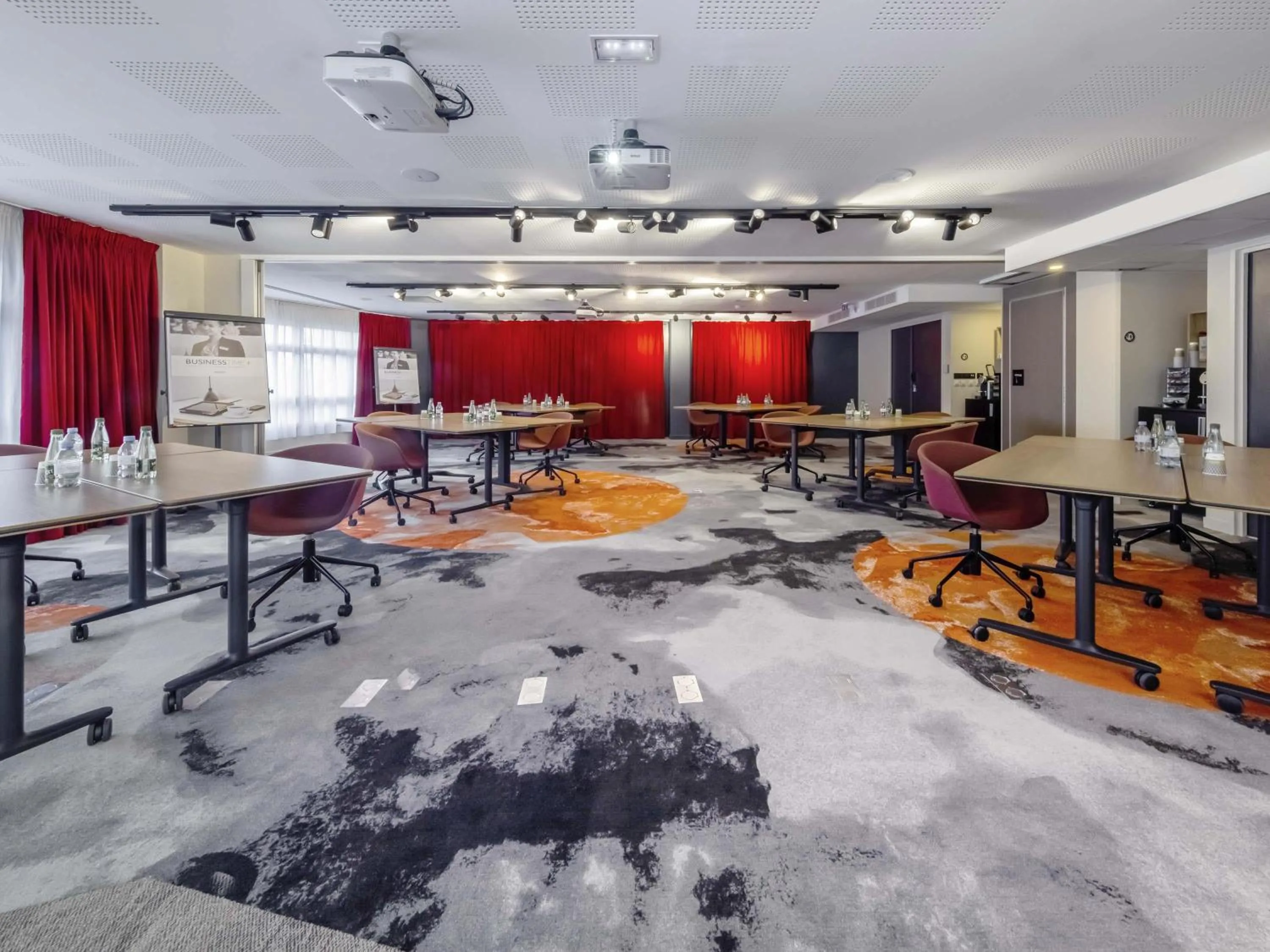 Meeting/conference room in Mercure Paris Massy Gare TGV