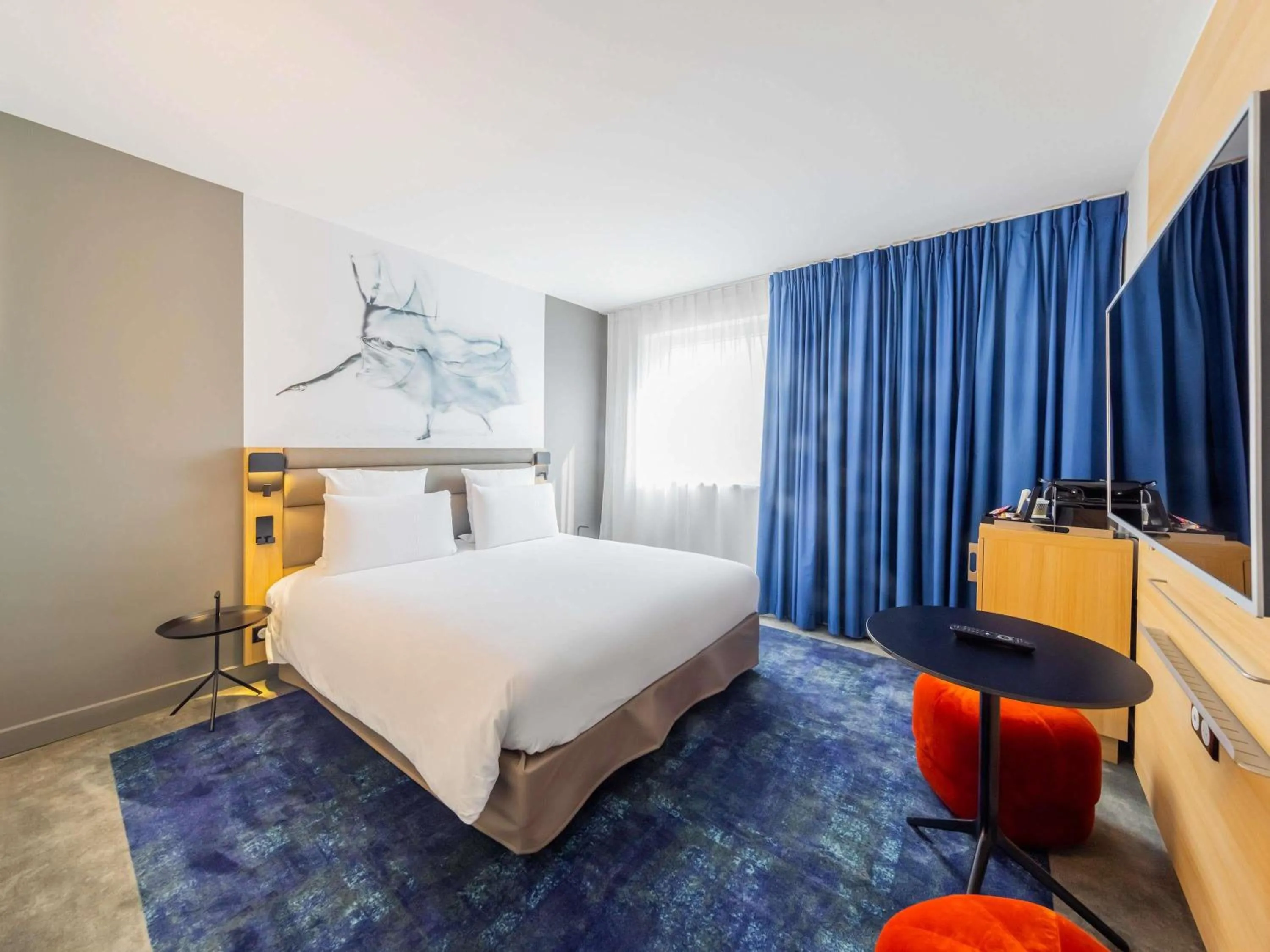 Bedroom, Bed in Mercure Paris Massy Gare TGV
