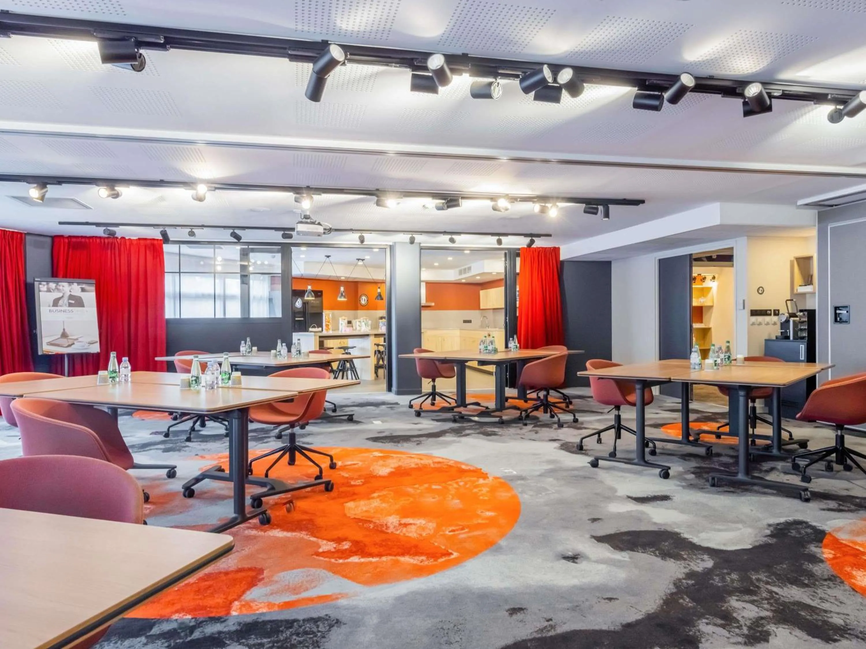 Meeting/conference room in Mercure Paris Massy Gare TGV