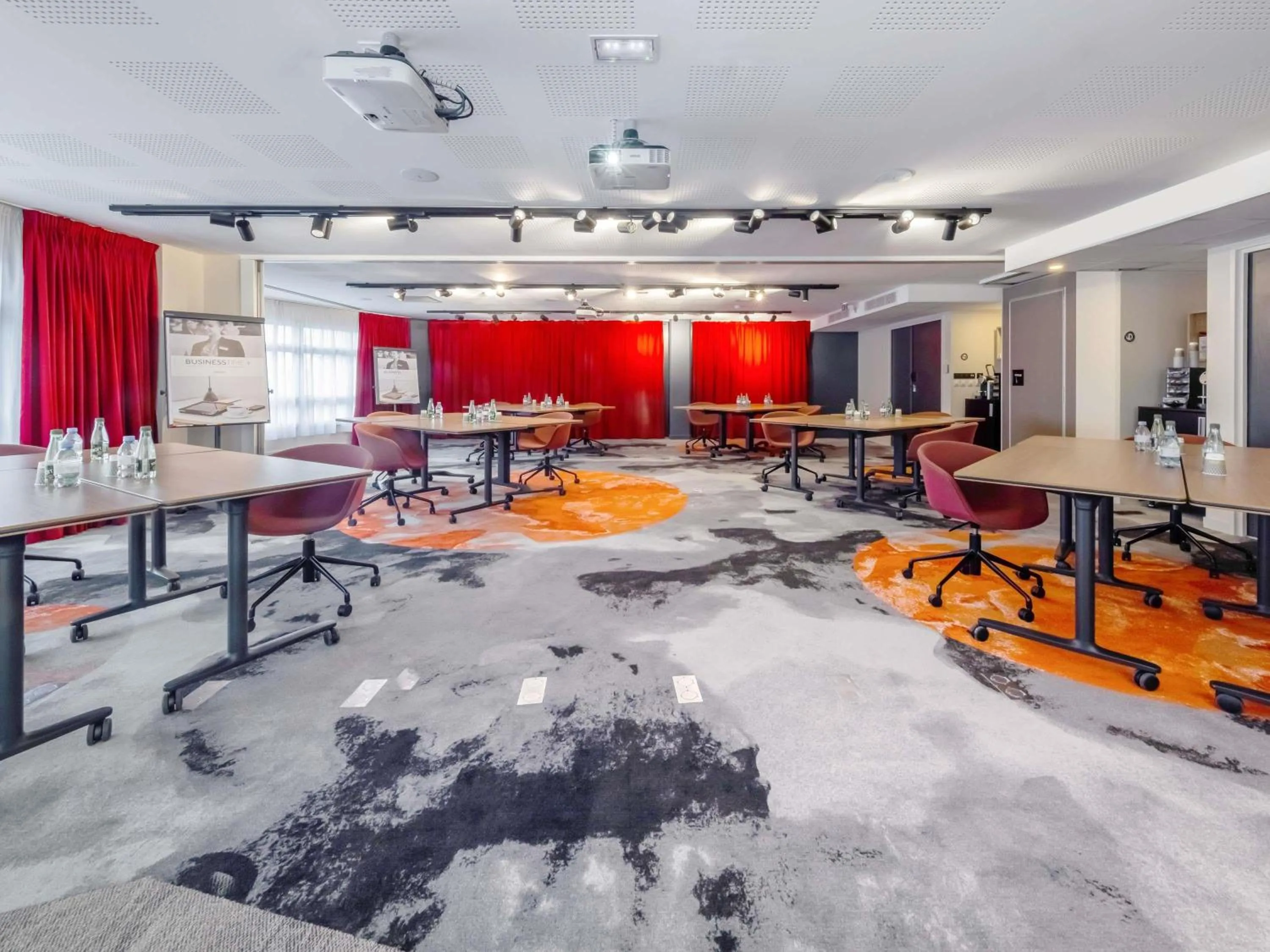 Meeting/conference room in Mercure Paris Massy Gare TGV