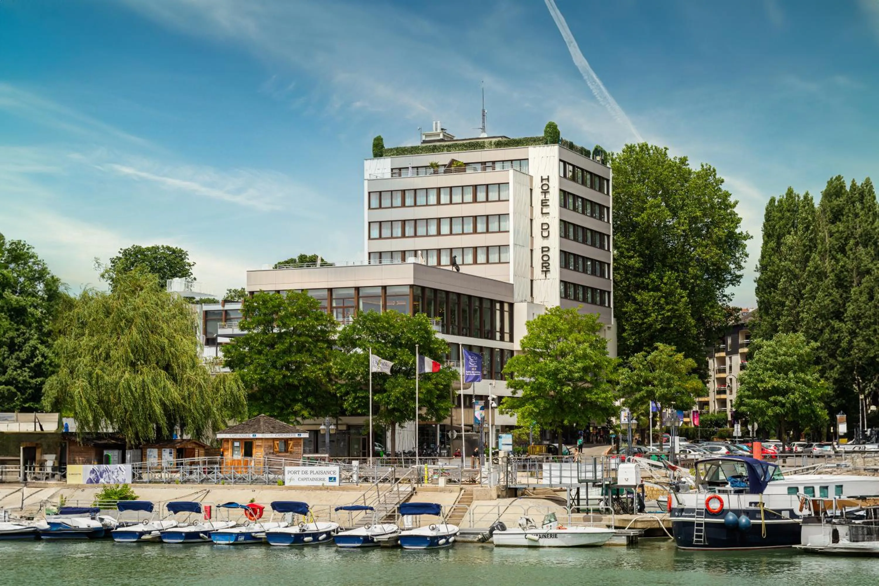 Facade/entrance in Hôtel du Port
