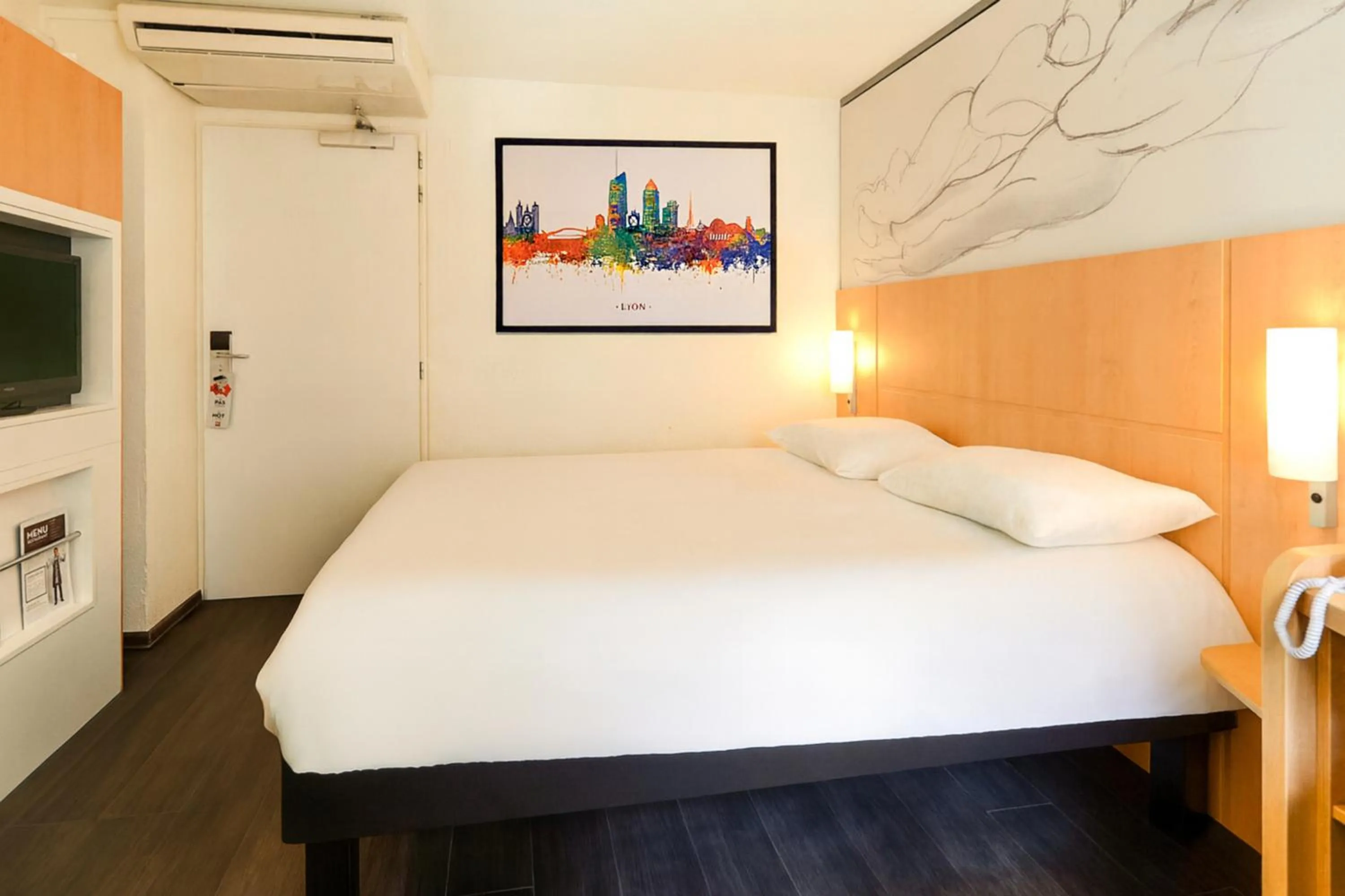 Bed in ibis Lyon Part Dieu Les Halles