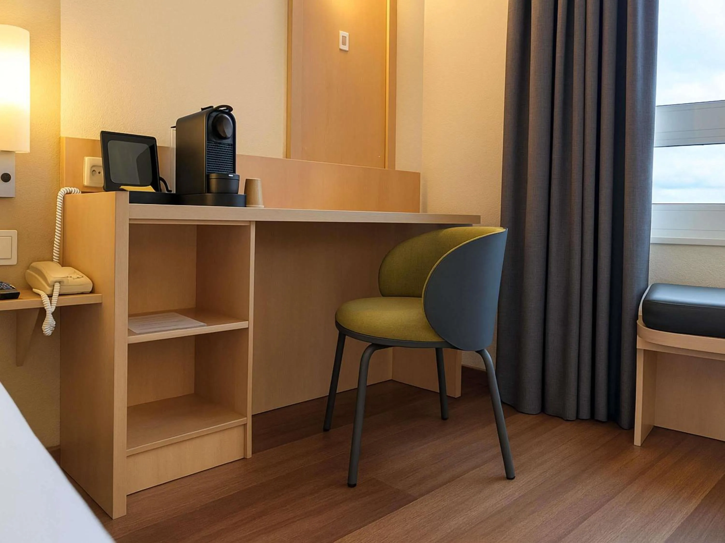 Bedroom, Bed in ibis Lyon Part Dieu Les Halles