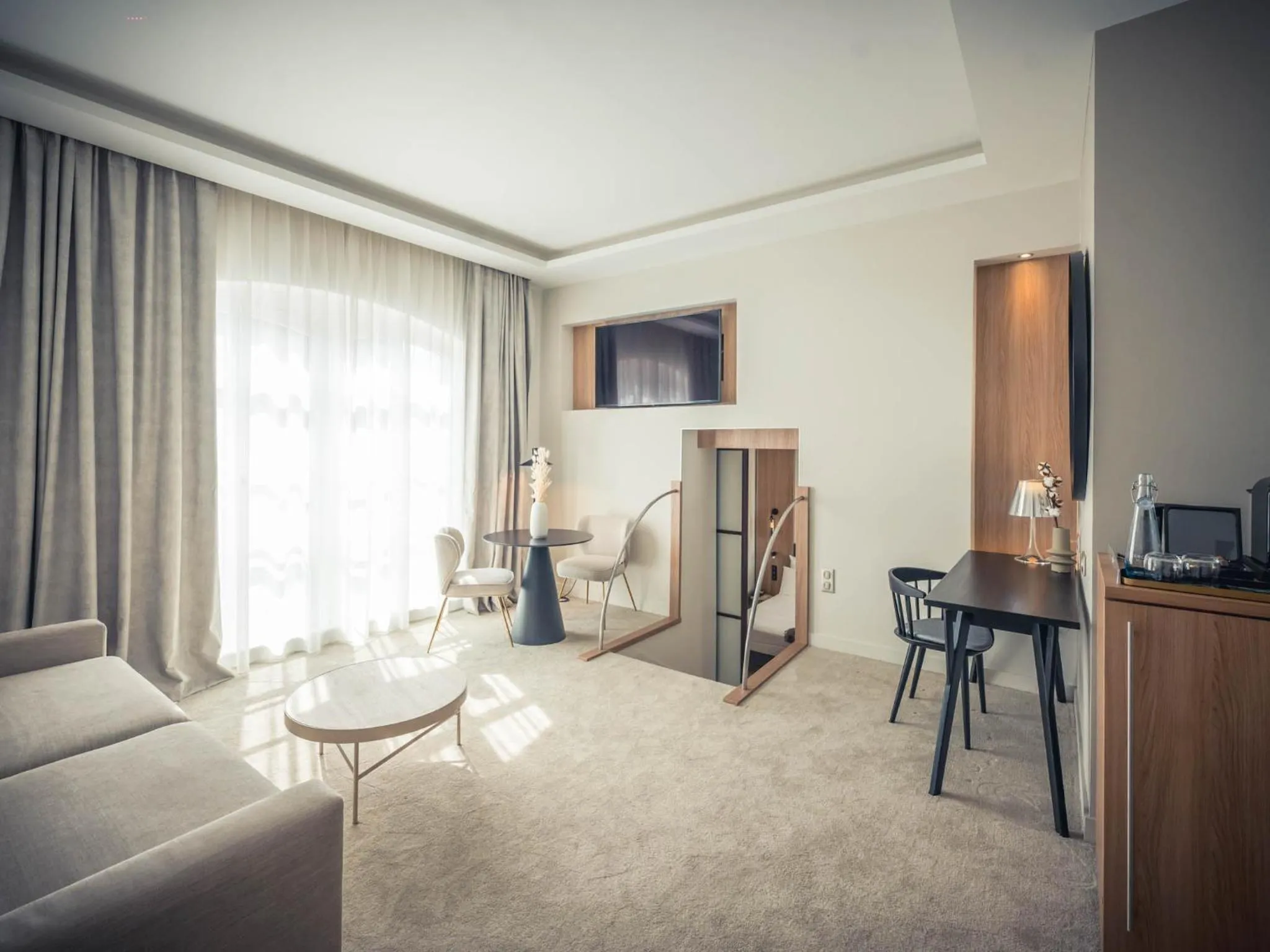 Communal lounge/ TV room in Mercure Troyes Centre