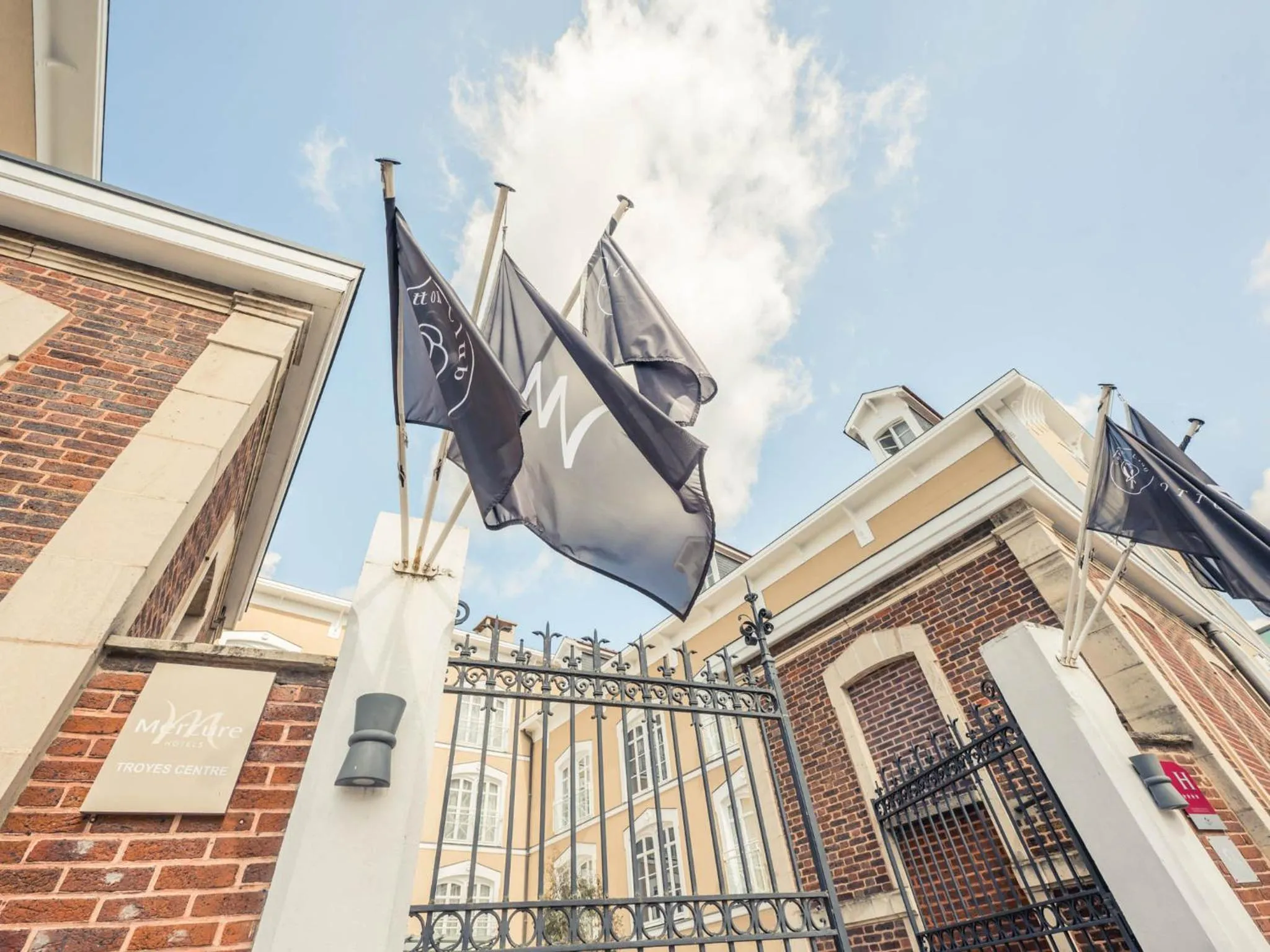 Property building in Mercure Troyes Centre