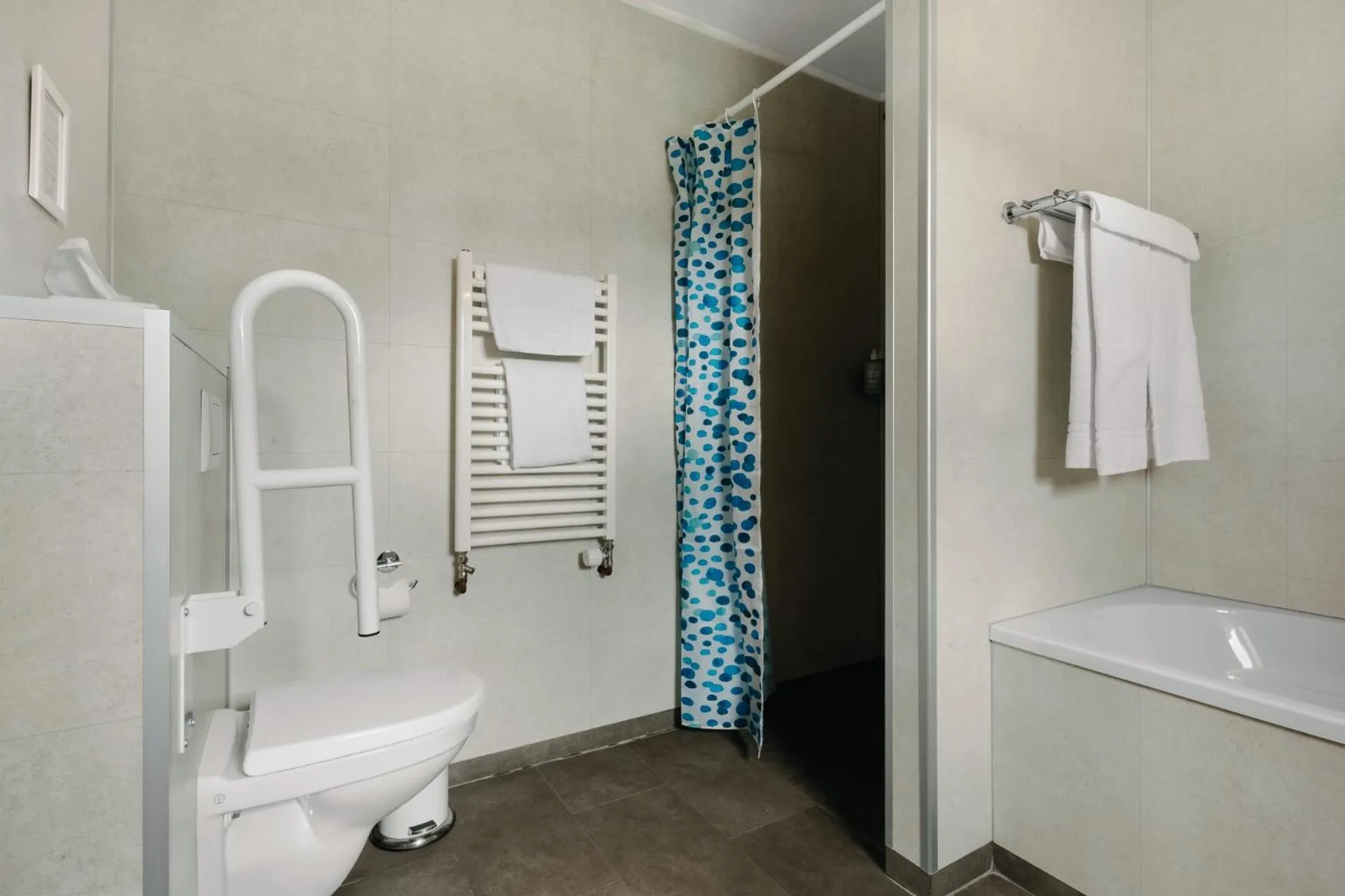 Bathroom in Hotel Kriunes