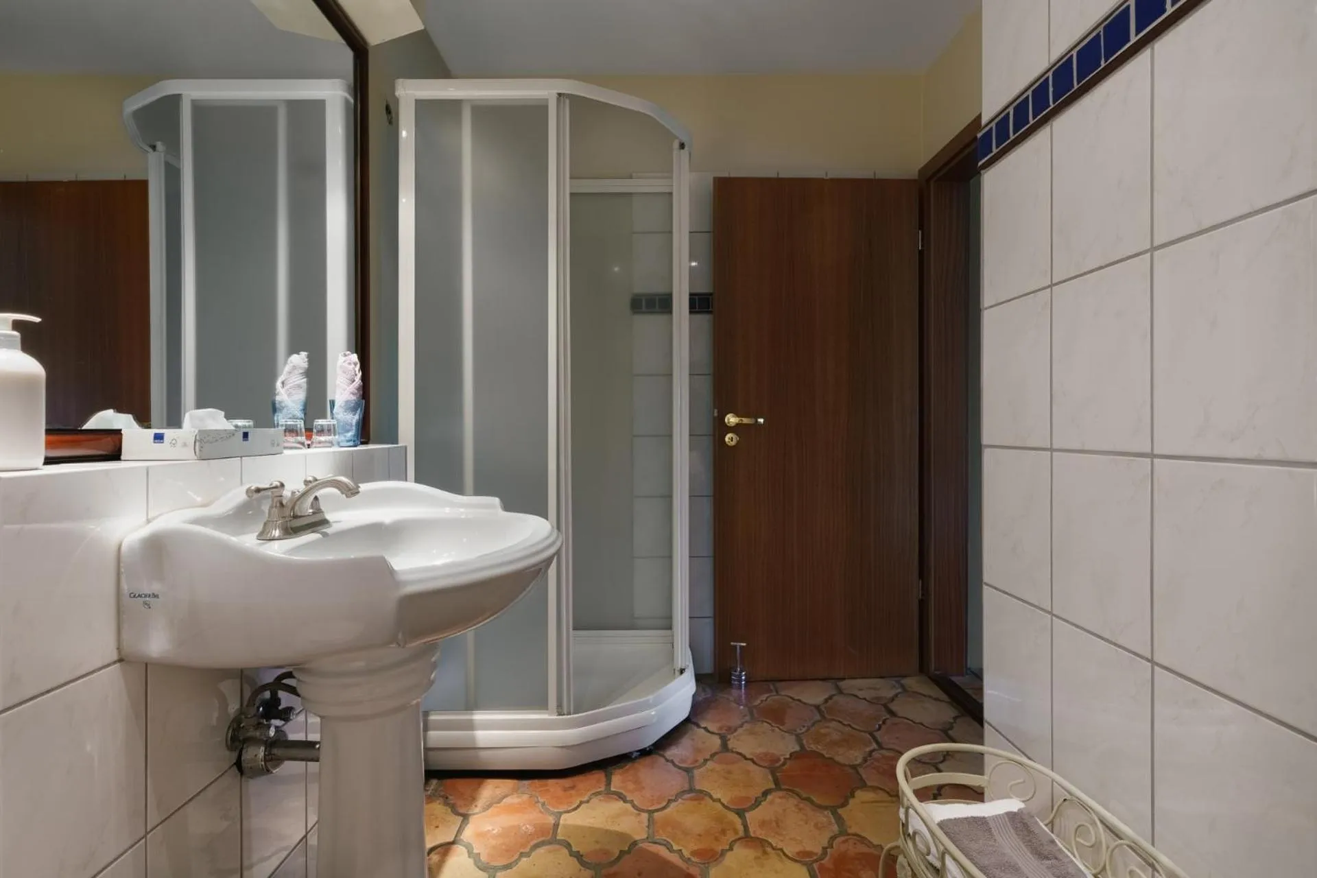 Bathroom in Hotel Kriunes