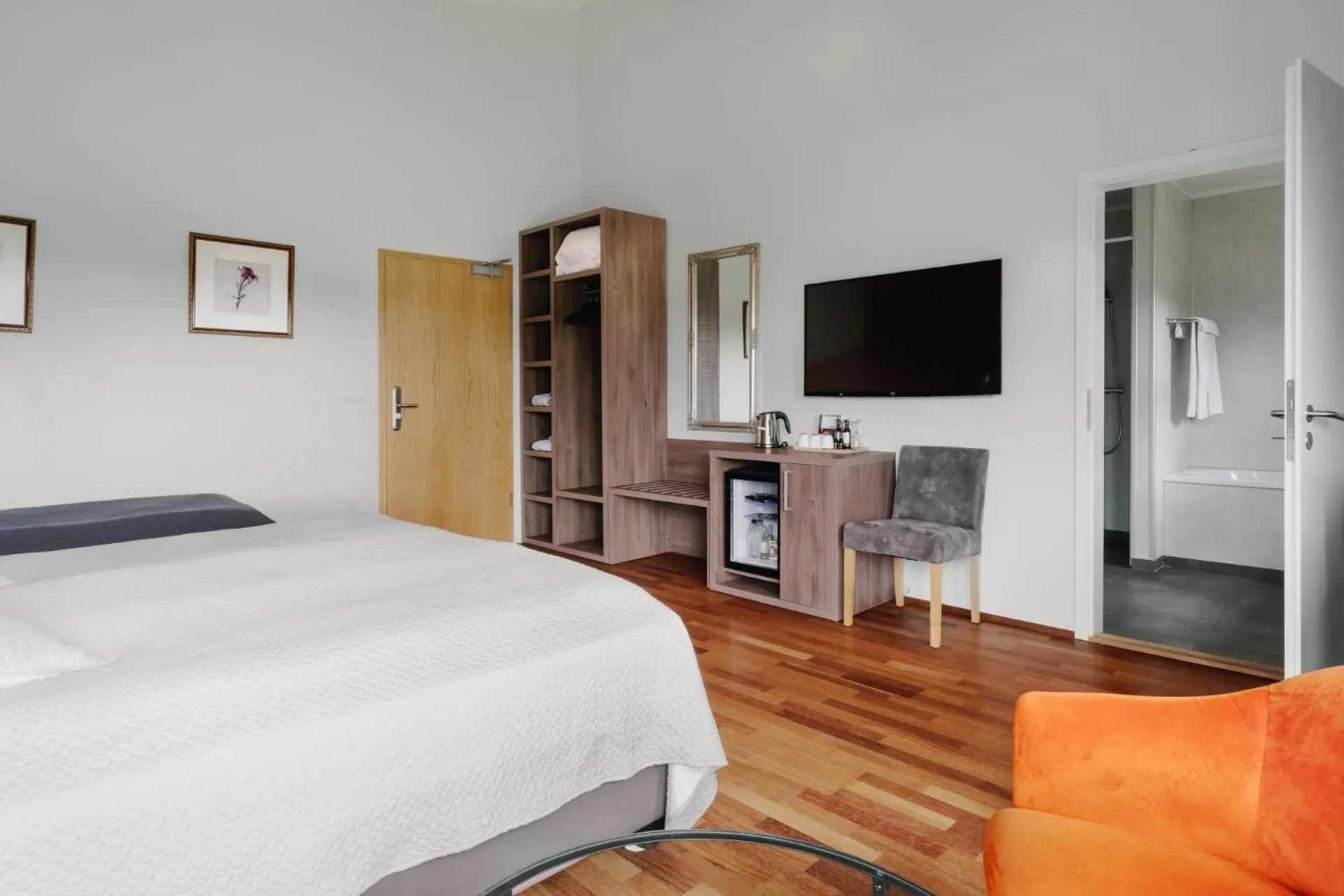 Photo of the whole room, Bed in Hotel Kriunes