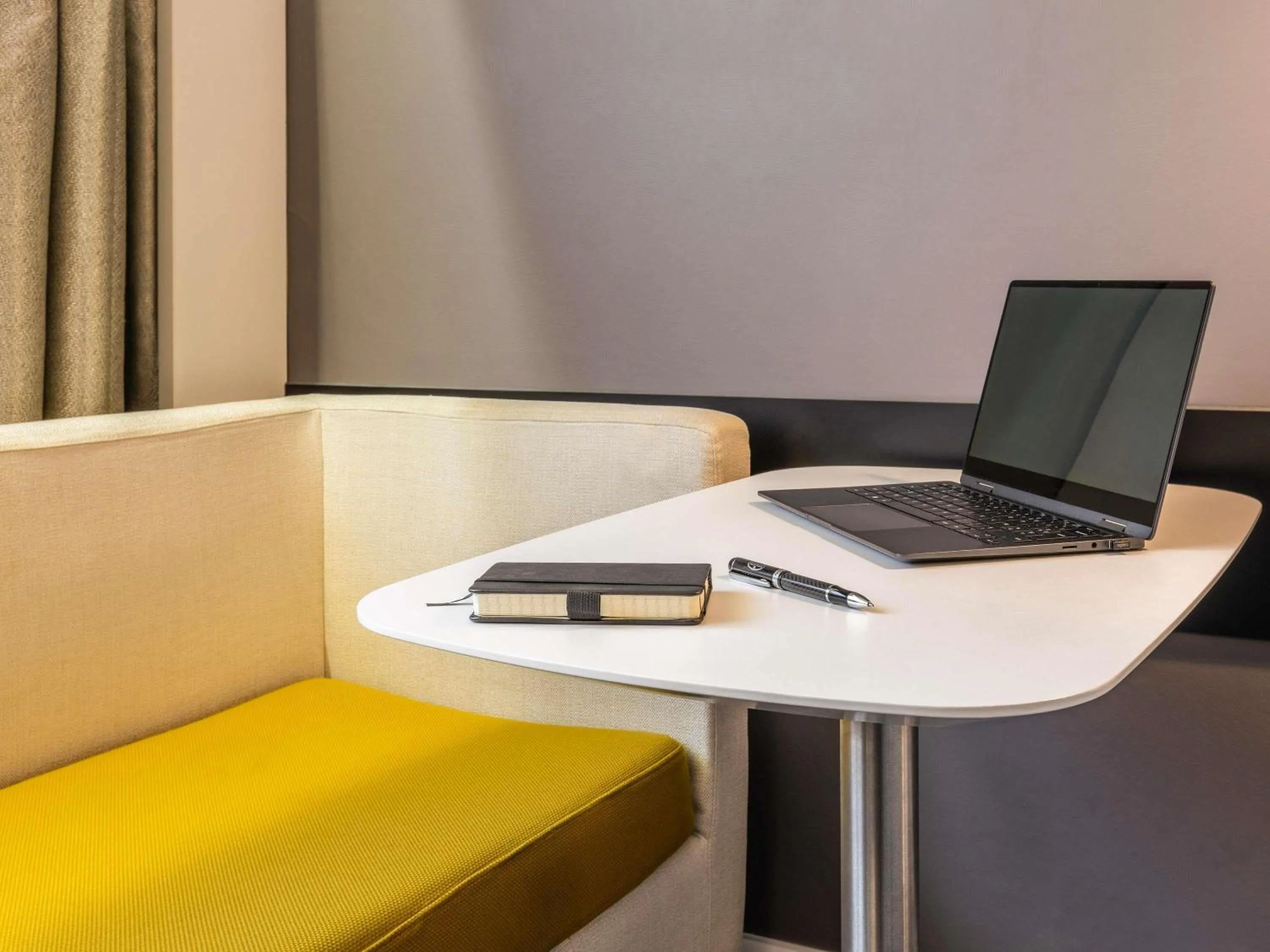 Bedroom in Mercure Metz Centre